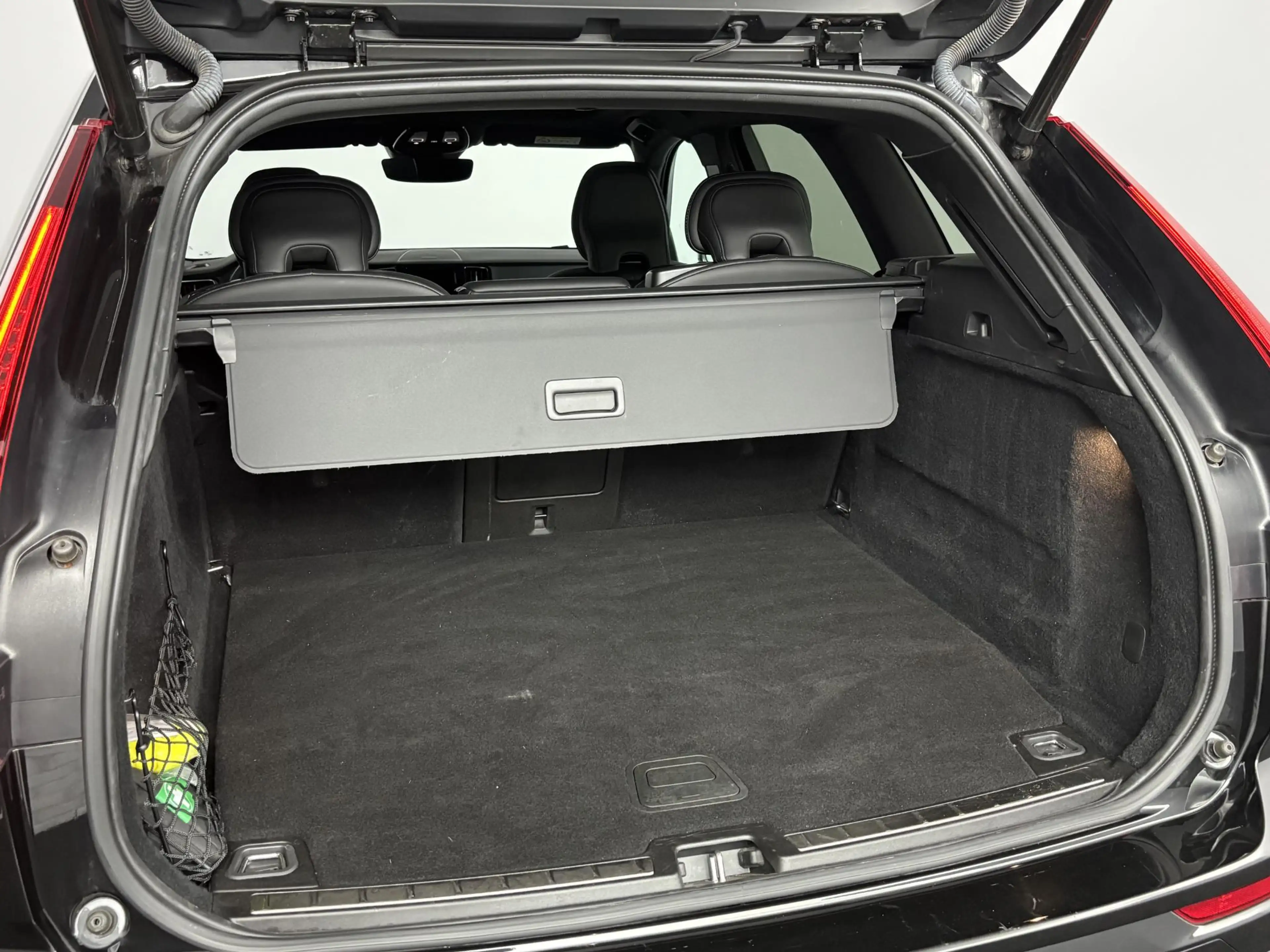 Volvo XC60 2.0 T6 Plug-in hybrid AWD Plus Black Edition | ele — photo 11