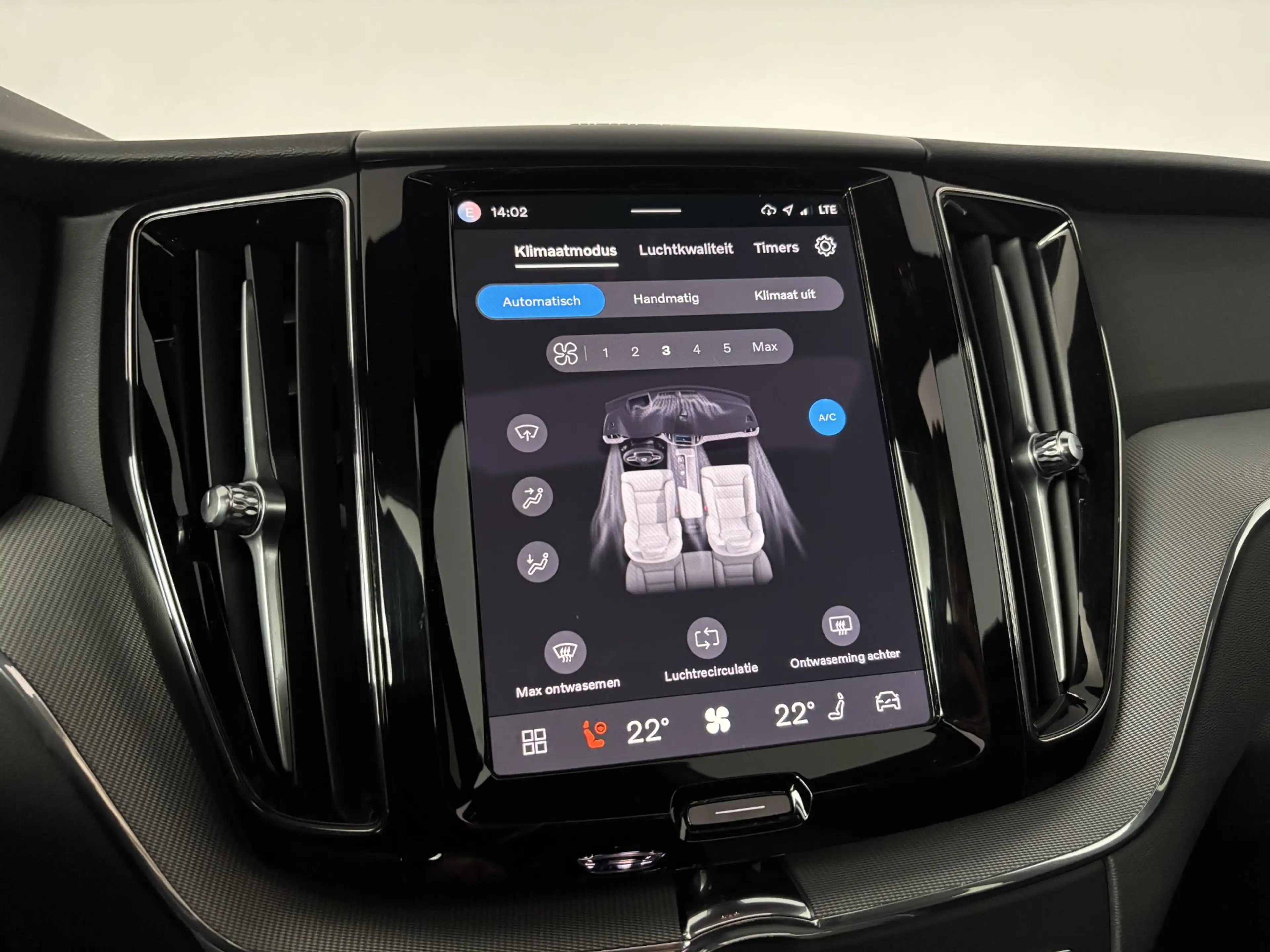 Volvo XC60 2.0 T6 Plug-in hybrid AWD Plus Black Edition | ele — photo 31