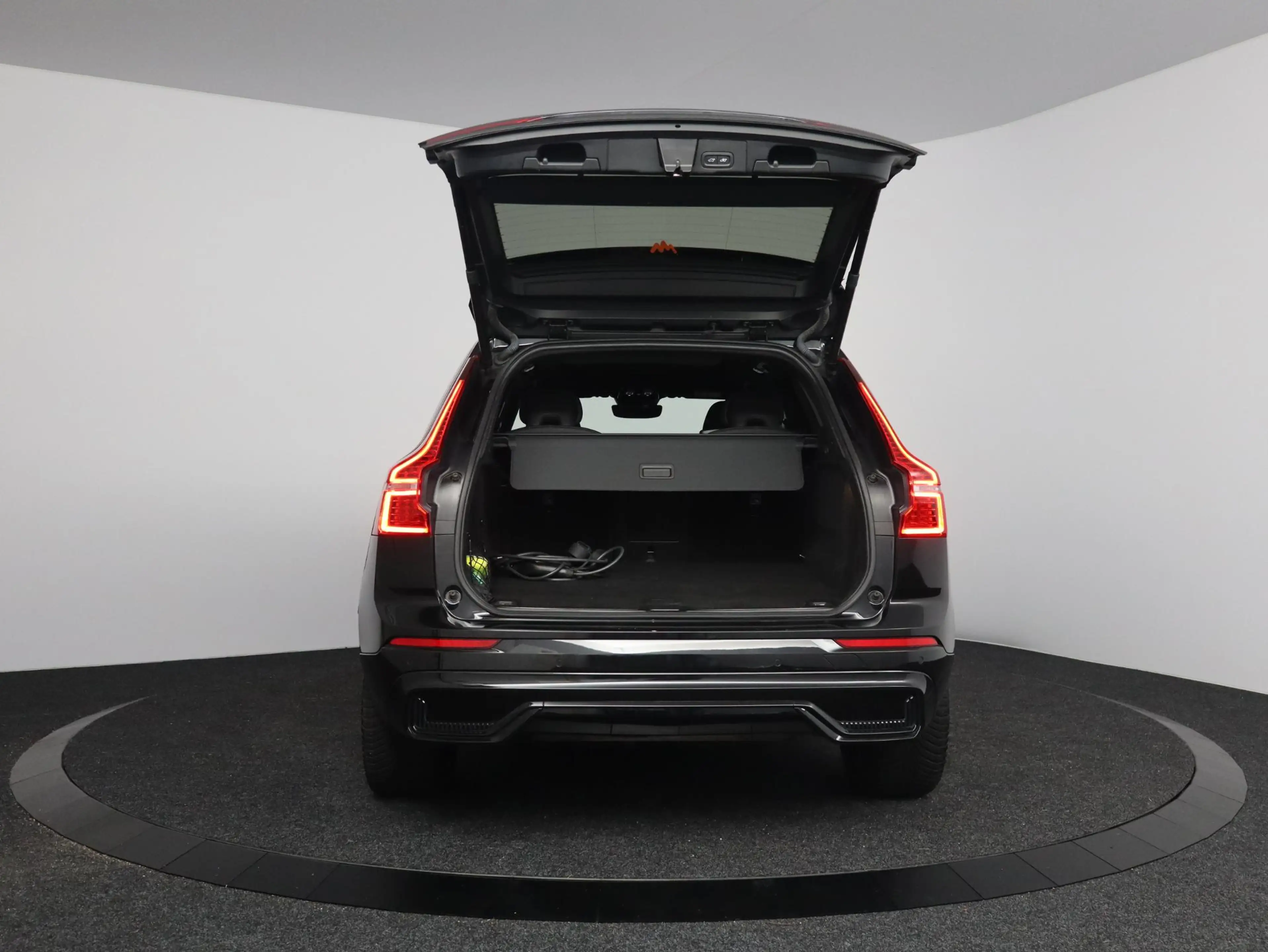 Volvo XC60 2.0 T6 Plug-in hybrid AWD Plus Black Edition | ele — photo 10
