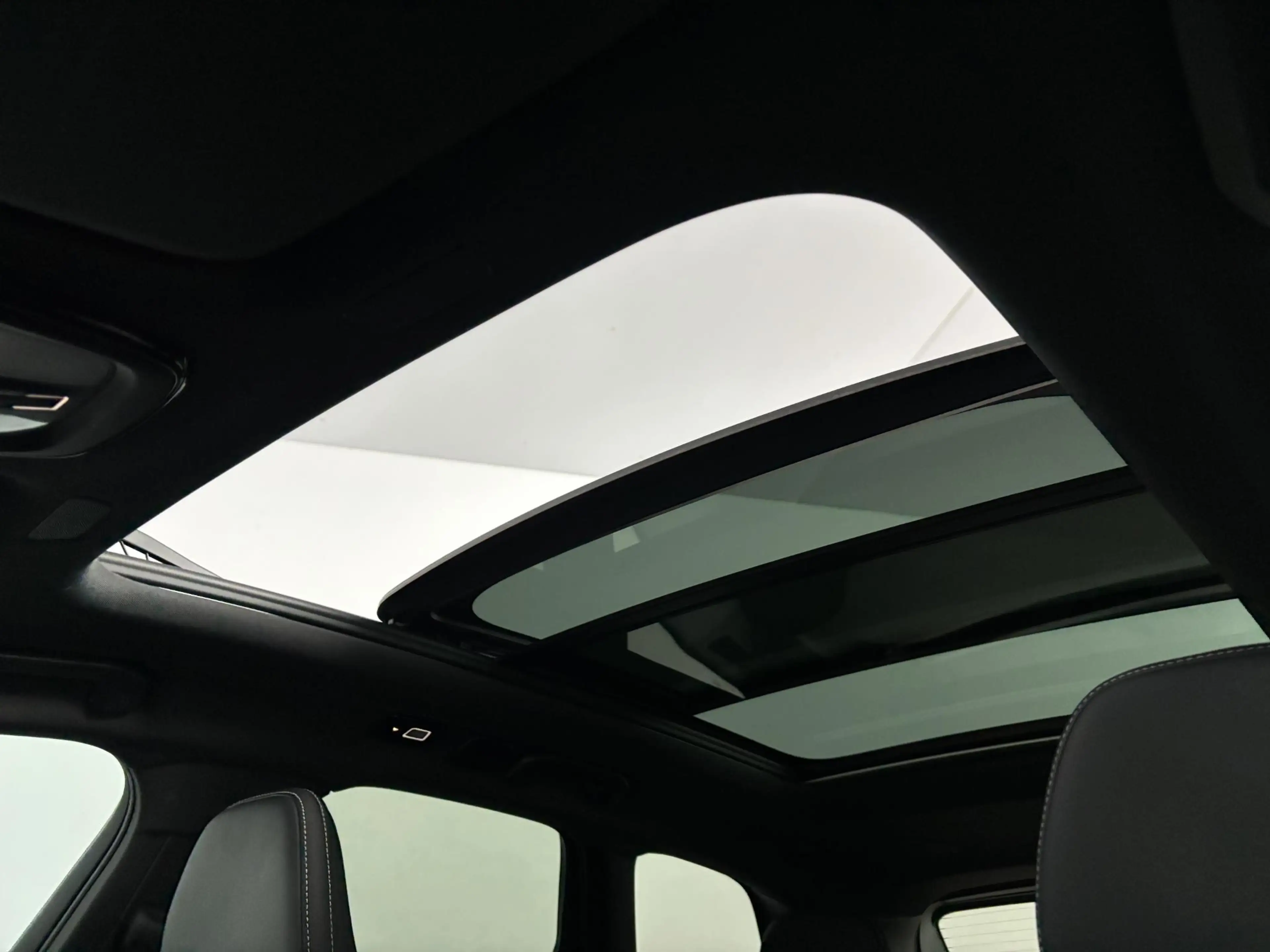 Volvo XC60 2.0 T6 Plug-in hybrid AWD Plus Black Edition | ele — photo 37