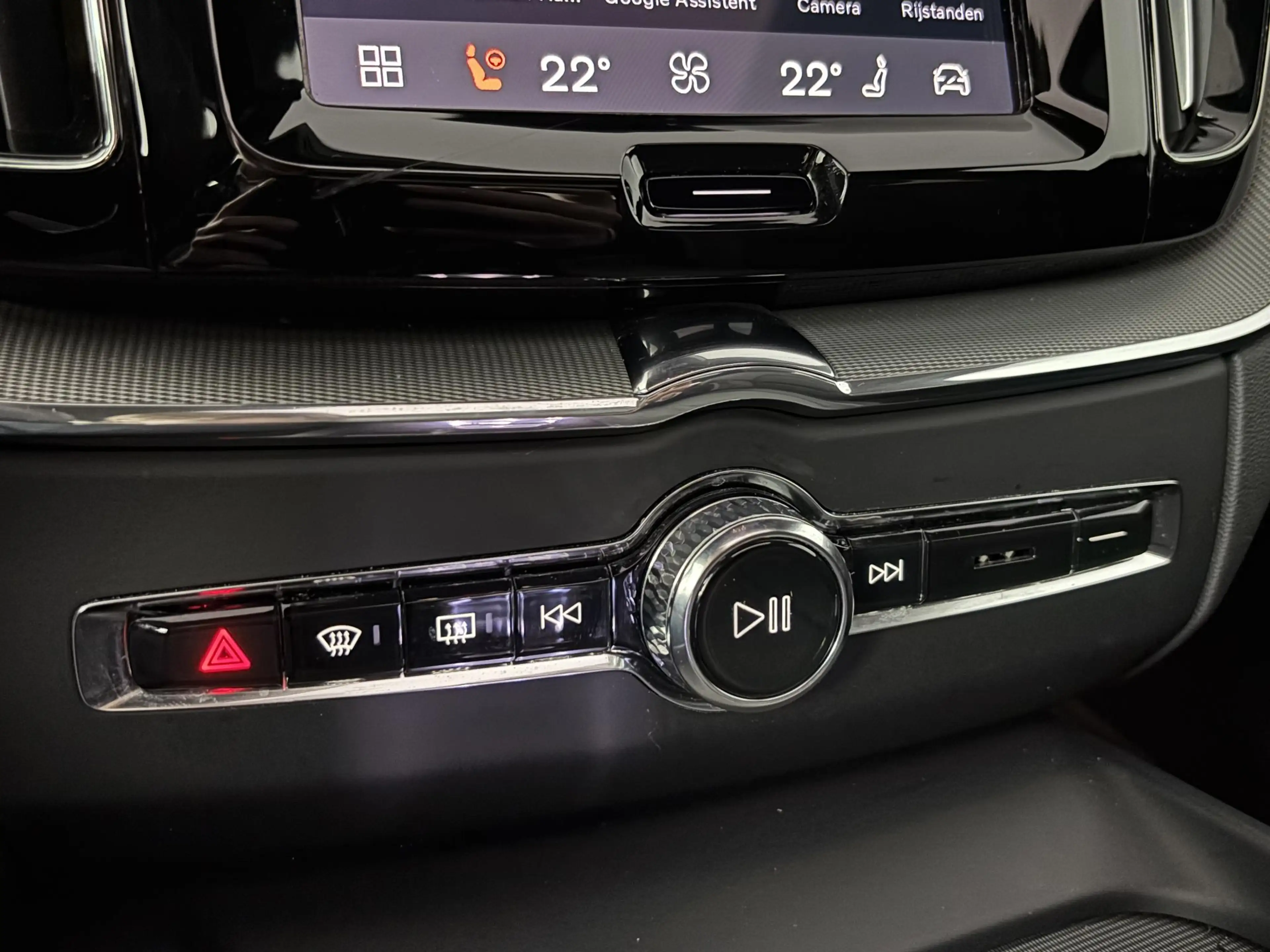 Volvo XC60 2.0 T6 Plug-in hybrid AWD Plus Black Edition | ele — photo 33