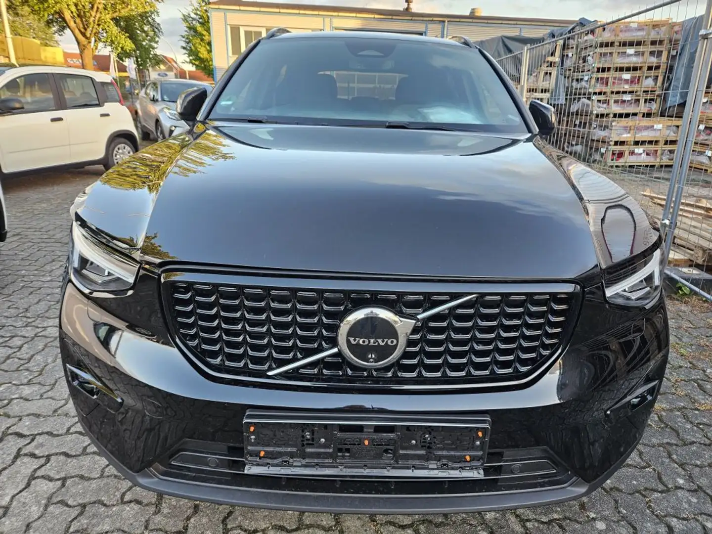Volvo XC40 B3 B DKG Plus Dark Negro - 1