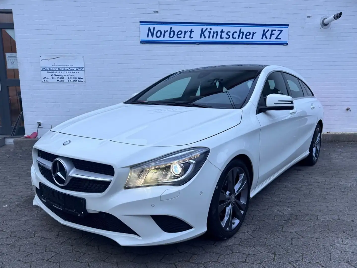 Mercedes-Benz CLA Shooting Brake CLA 180 Navi / Pano / 18 Zoll Blanc - 1