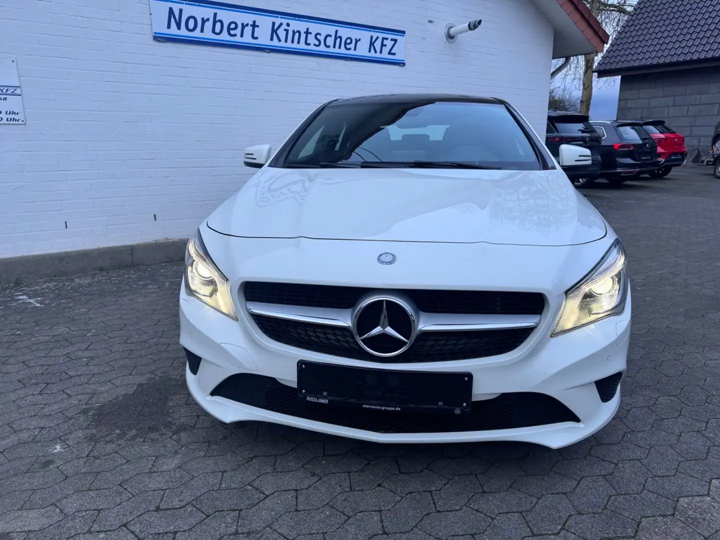 Mercedes-Benz CLA Shooting Brake CLA 180 Navi / Pano / 18 Zoll Blanc - 2