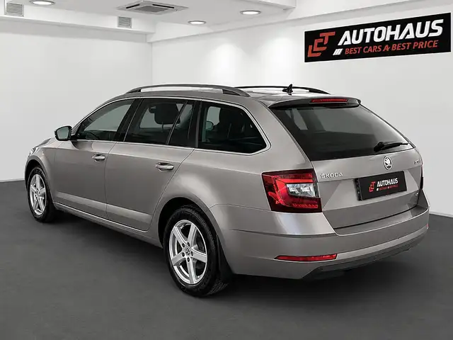 Skoda Octavia view 3