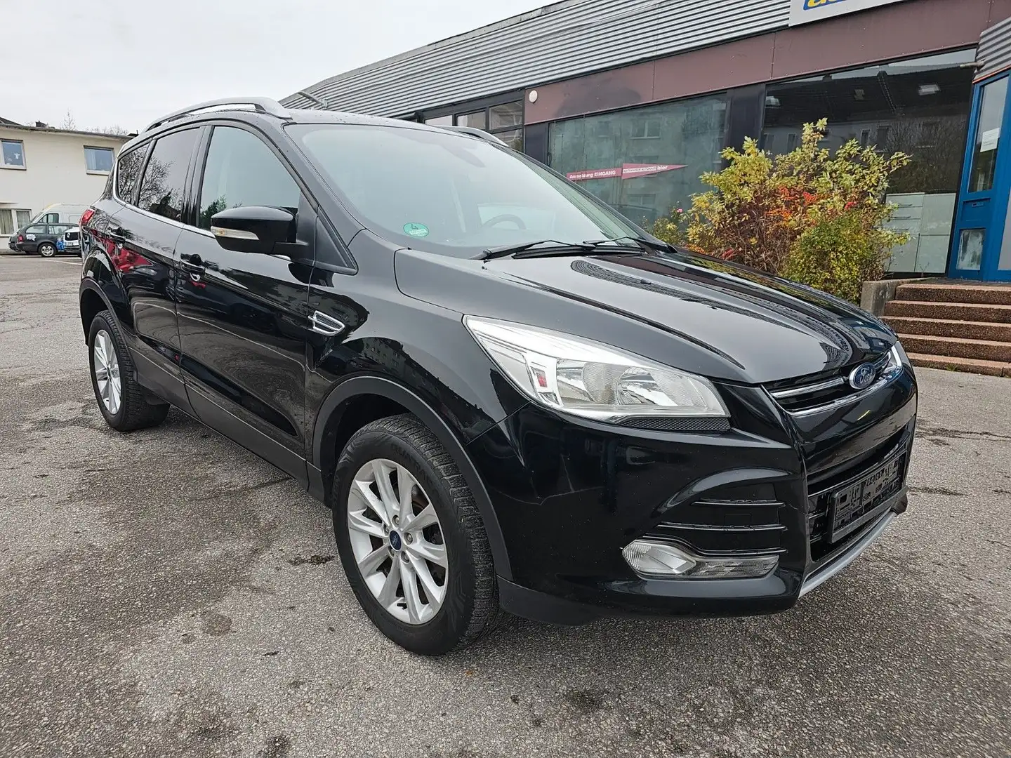 Ford Kuga 2,0 TDCi 4x4 110kW Titanium Schwarz - 2