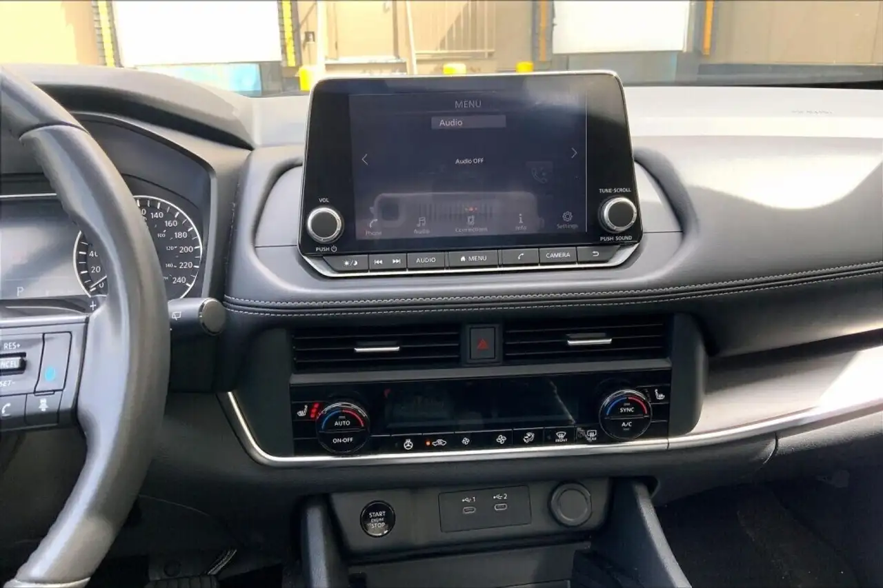 Nissan Rogue снимка Nissan Rogue