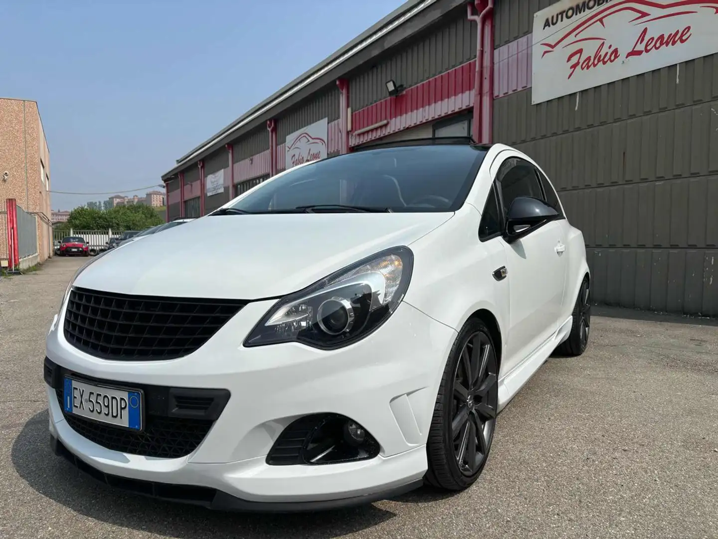 Opel Corsa 1.6 T 210CV 3 porte Nürburgring Edition OPC Bianco - 2