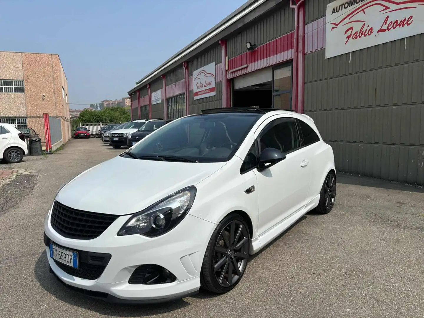 Opel Corsa 1.6 T 210CV 3 porte Nürburgring Edition OPC Bianco - 1