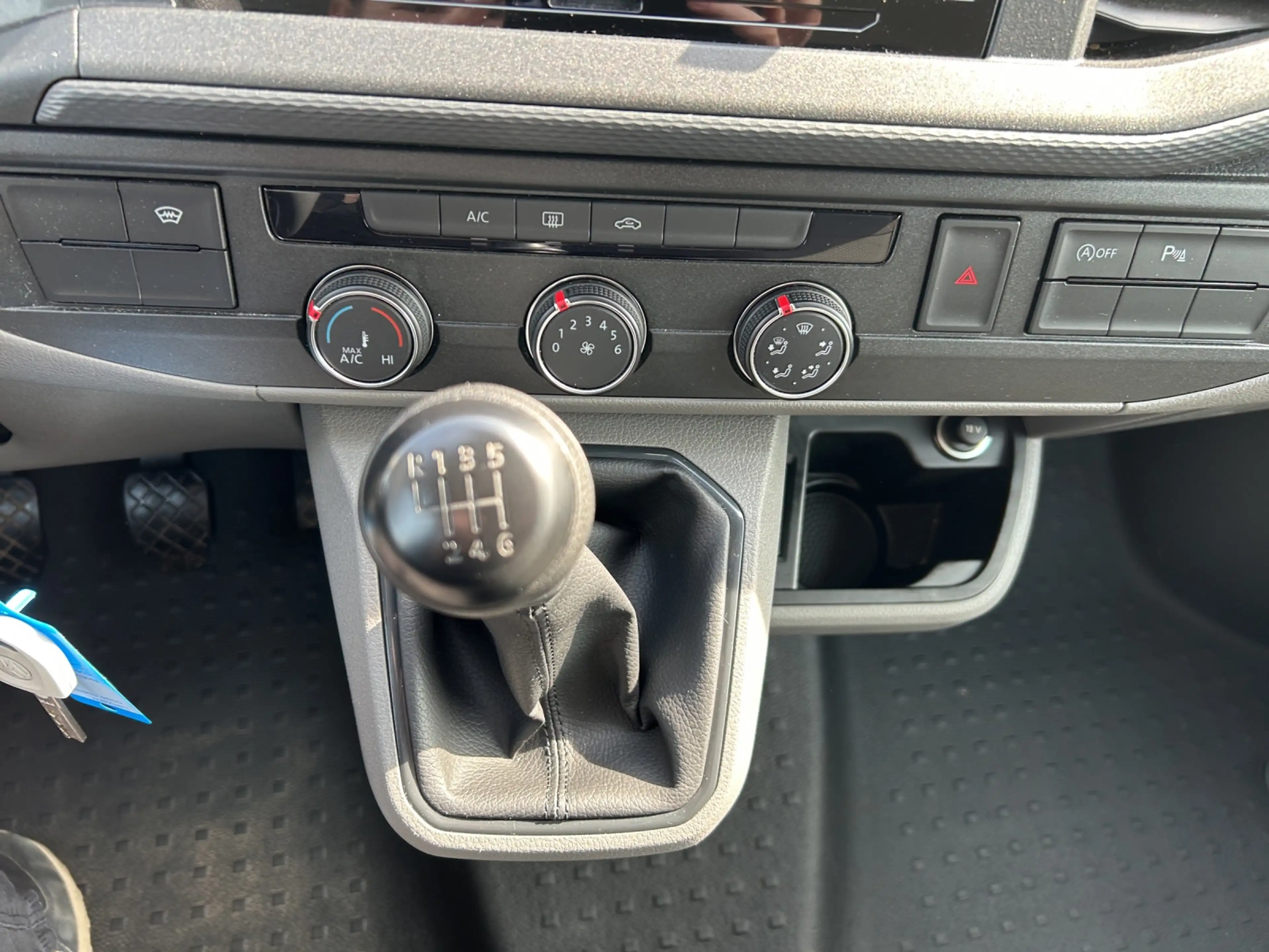 Volkswagen T6 Kombi T6.1 TDI 9- Sitze LED GRA KLIMA PDK VORB. AHK — photo 15