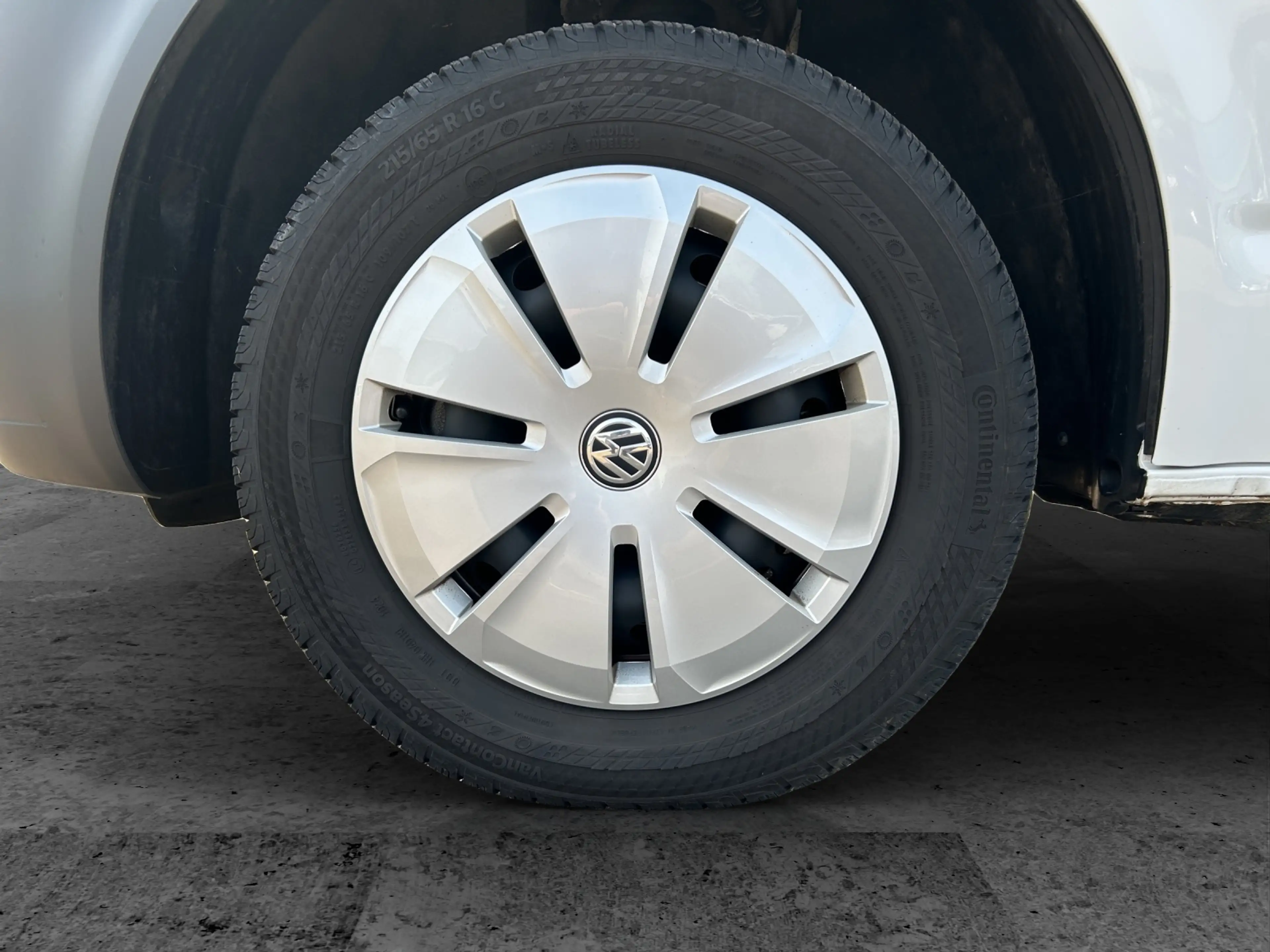 Volkswagen T6 Kombi T6.1 TDI 9- Sitze LED GRA KLIMA PDK VORB. AHK — photo 9