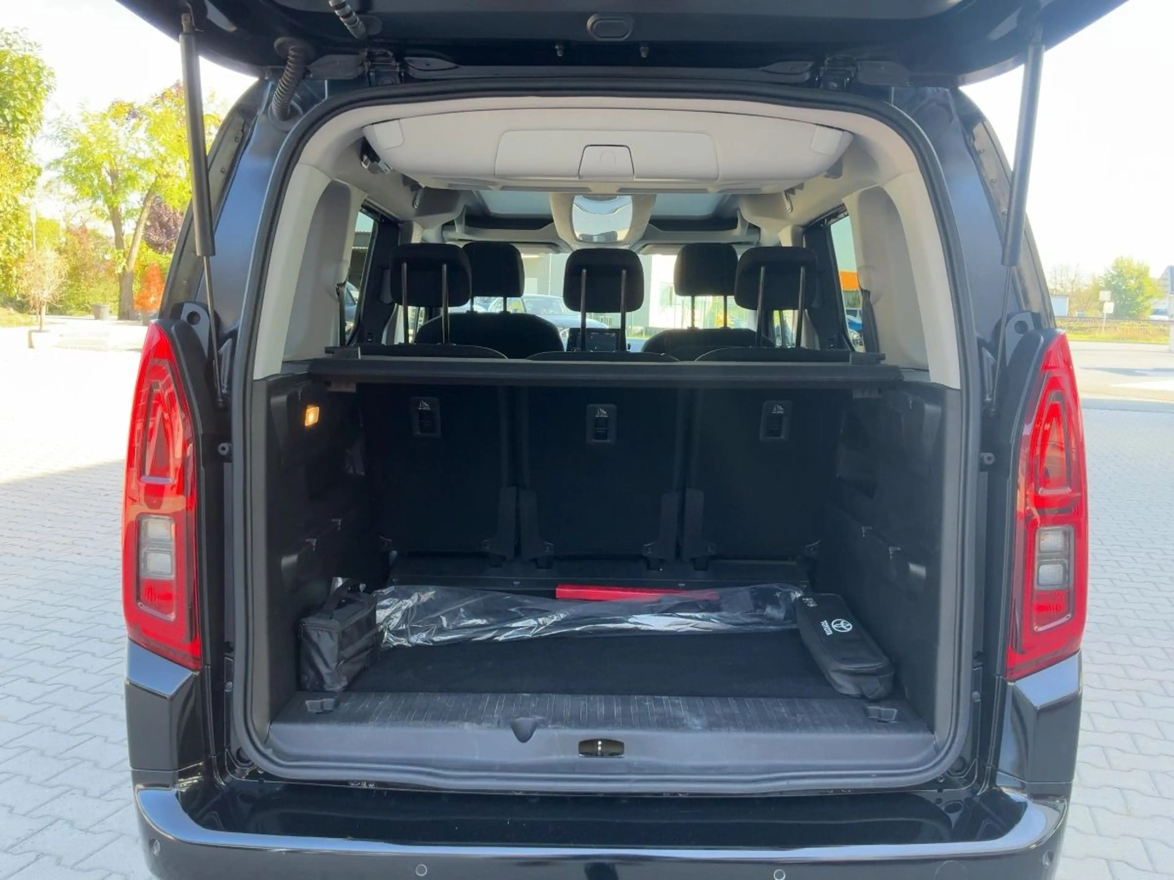 Toyota Proace City Proace City Verso 1.2 TEAM RFK+GRA+SHZ+PANO — photo 14
