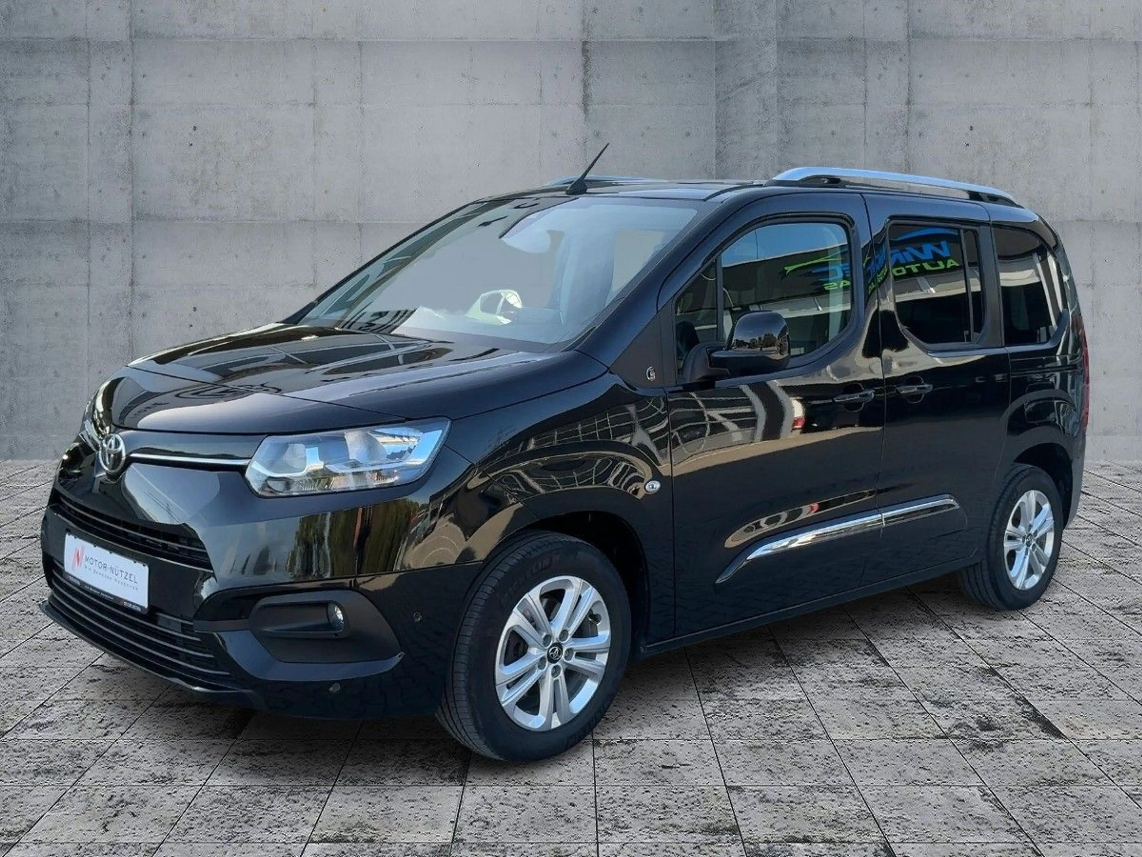 Toyota Proace City Proace City Verso 1.2 TEAM RFK+GRA+SHZ+PANO — photo 2