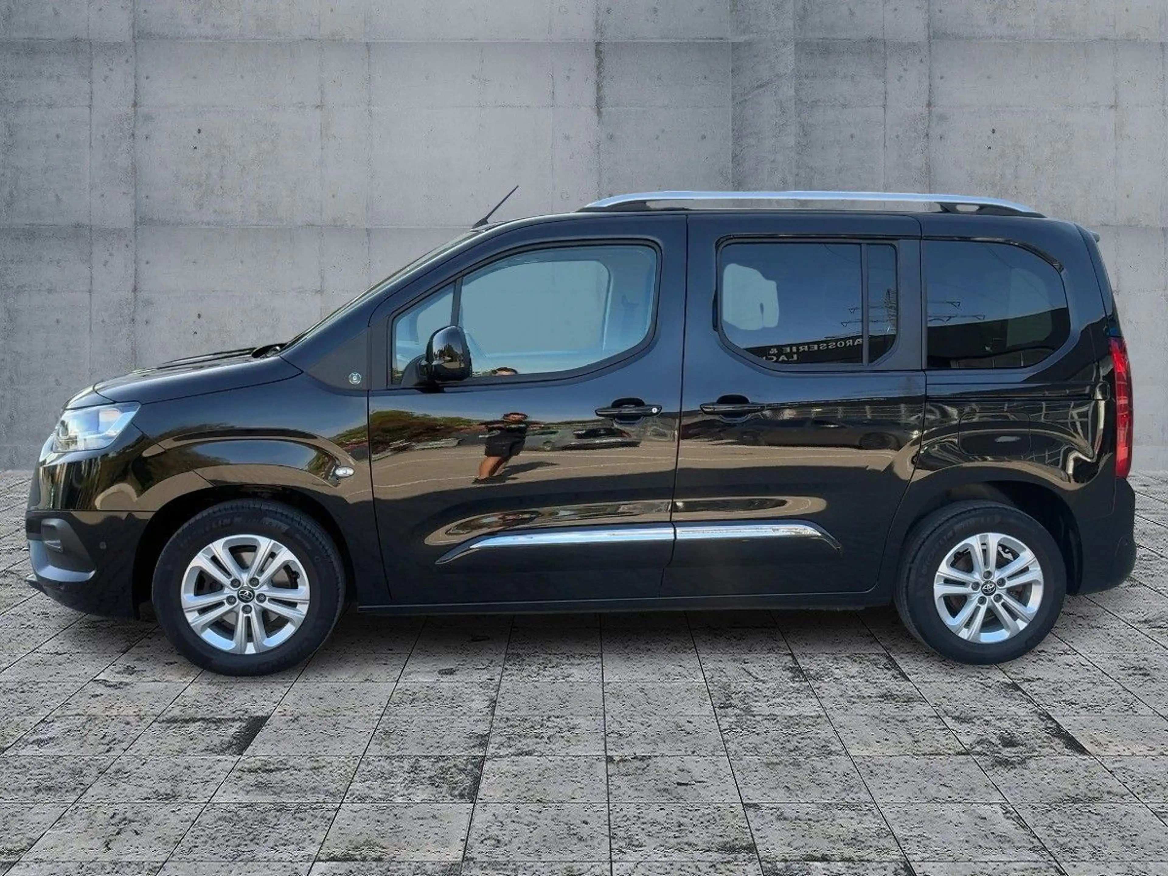 Toyota Proace City Proace City Verso 1.2 TEAM RFK+GRA+SHZ+PANO — photo 4