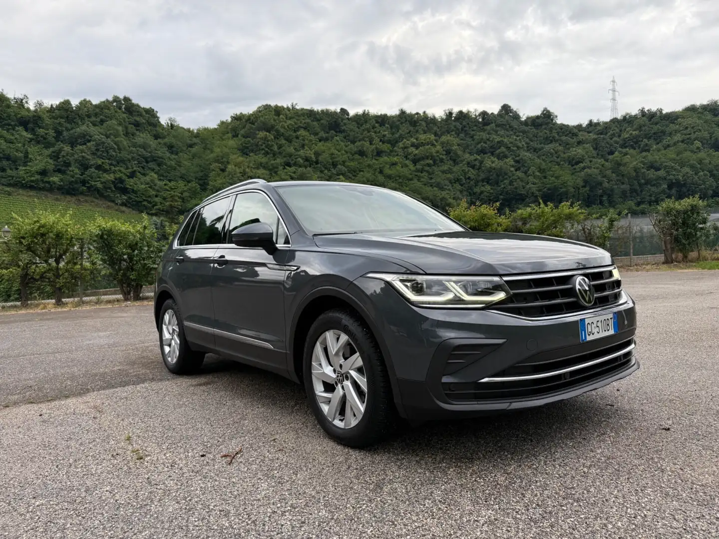 Volkswagen Tiguan 2.0 TDI SCR DSG Sport BlueMotion Technology Grigio - 2