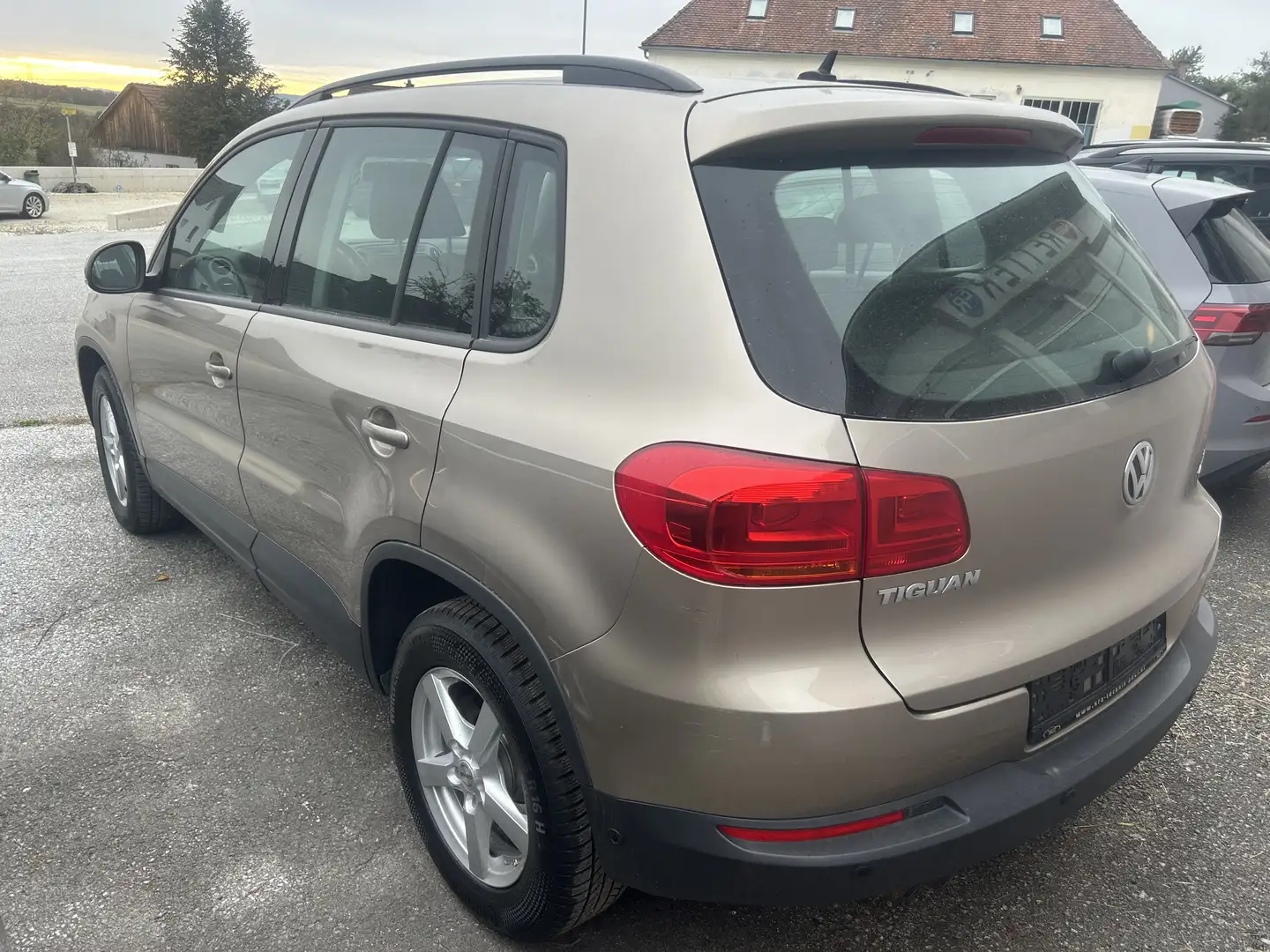 Volkswagen Tiguan Trend Beige - 2
