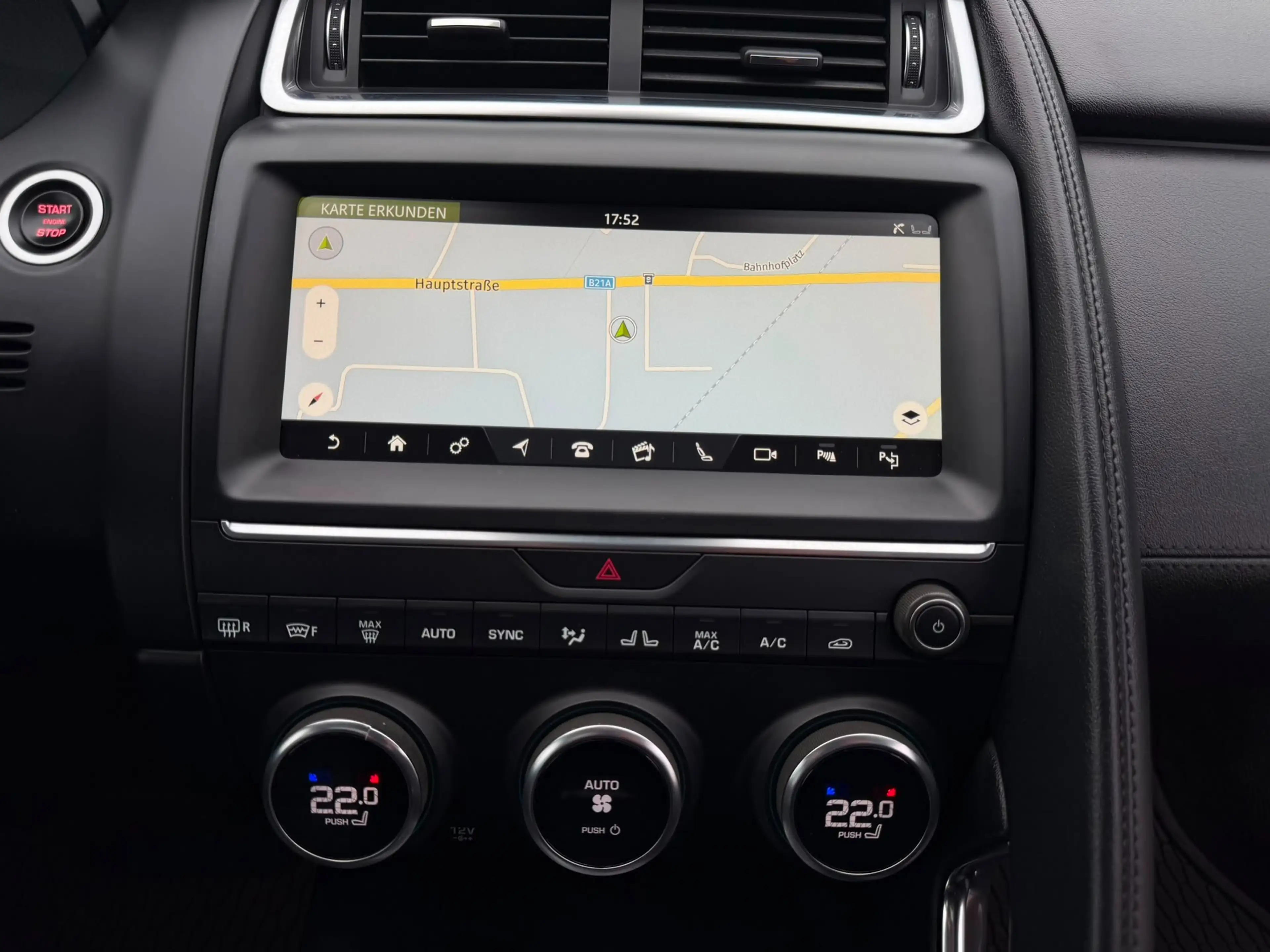 Jaguar E-Pace — photo 11