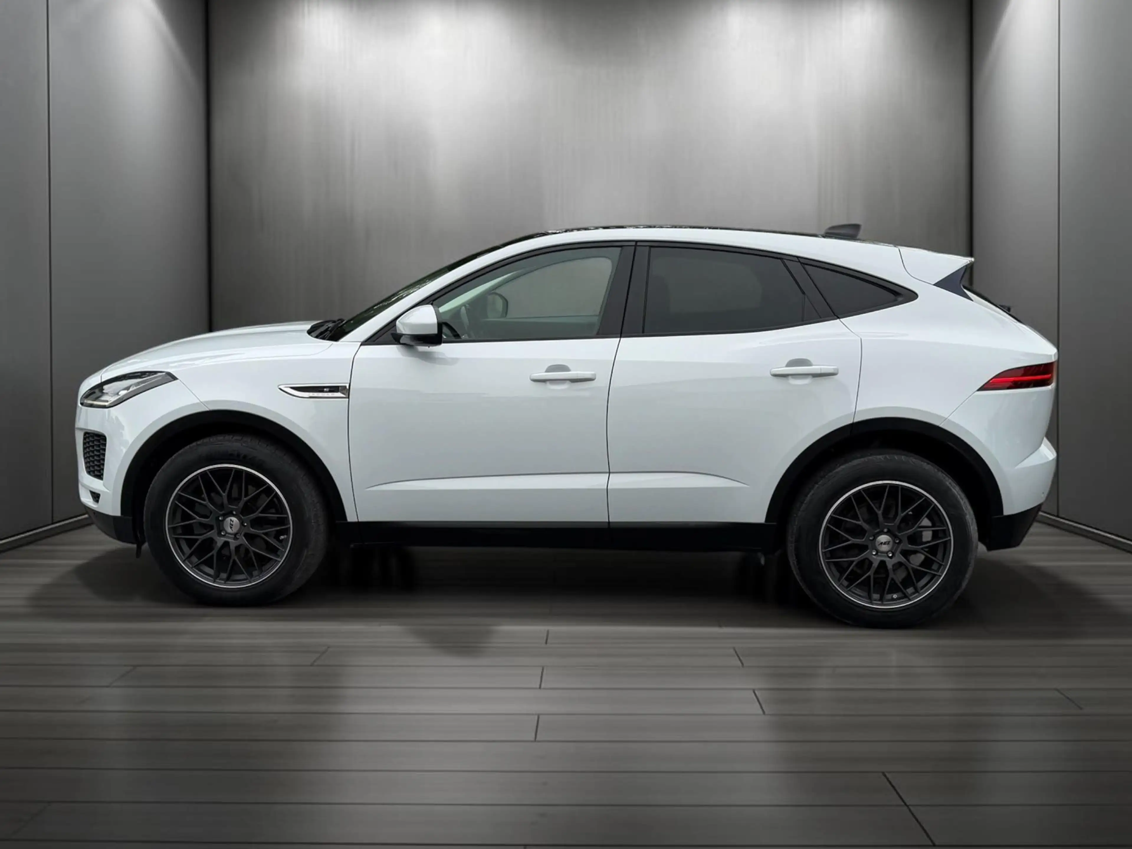 Jaguar E-Pace — photo 2