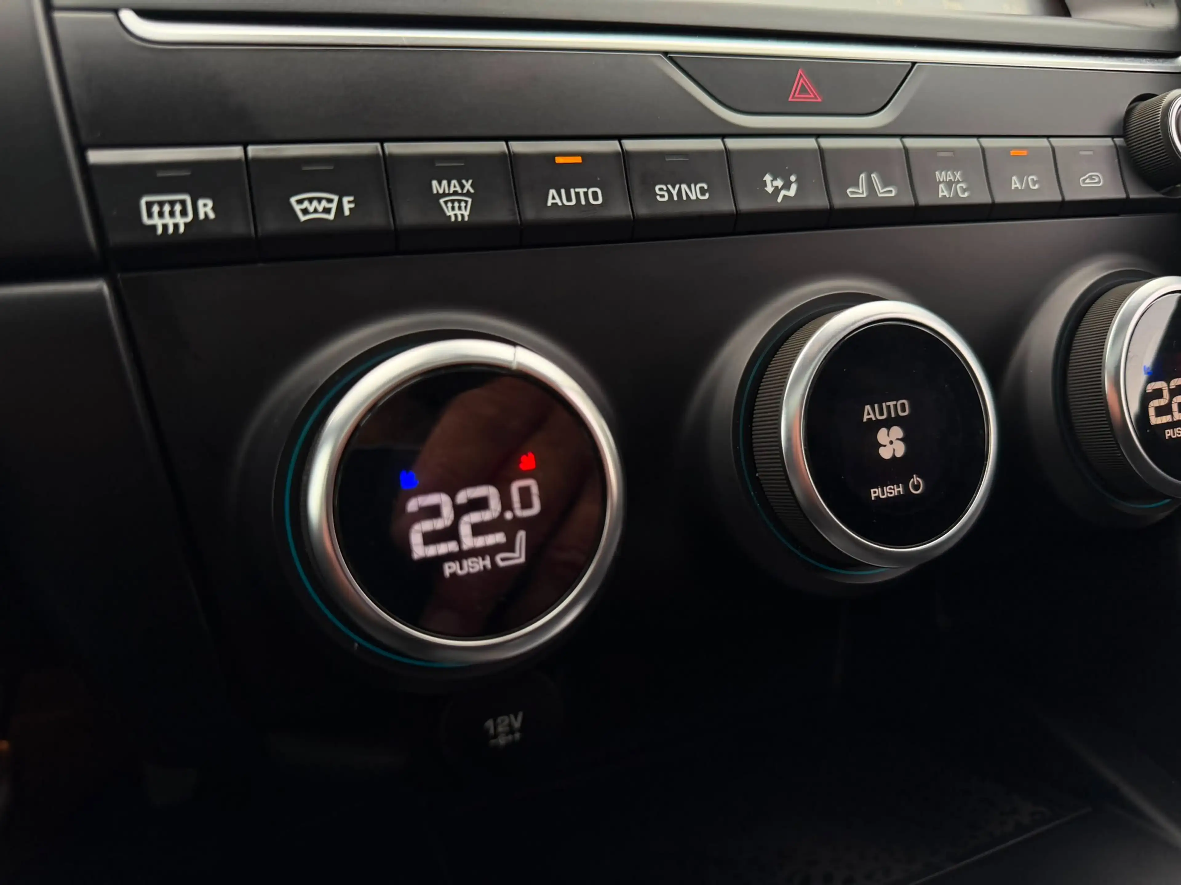 Jaguar E-Pace — photo 14