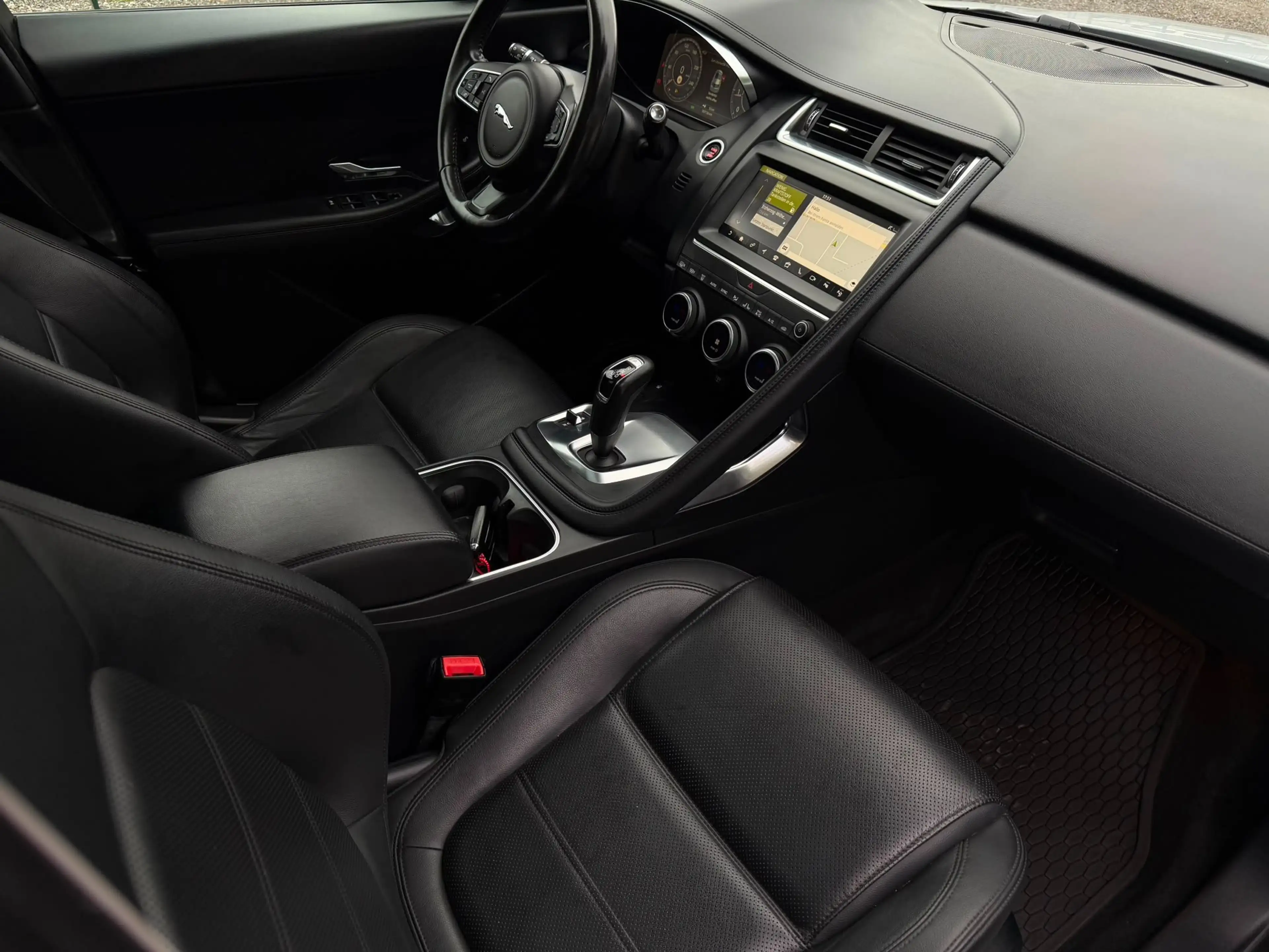 Jaguar E-Pace — photo 7