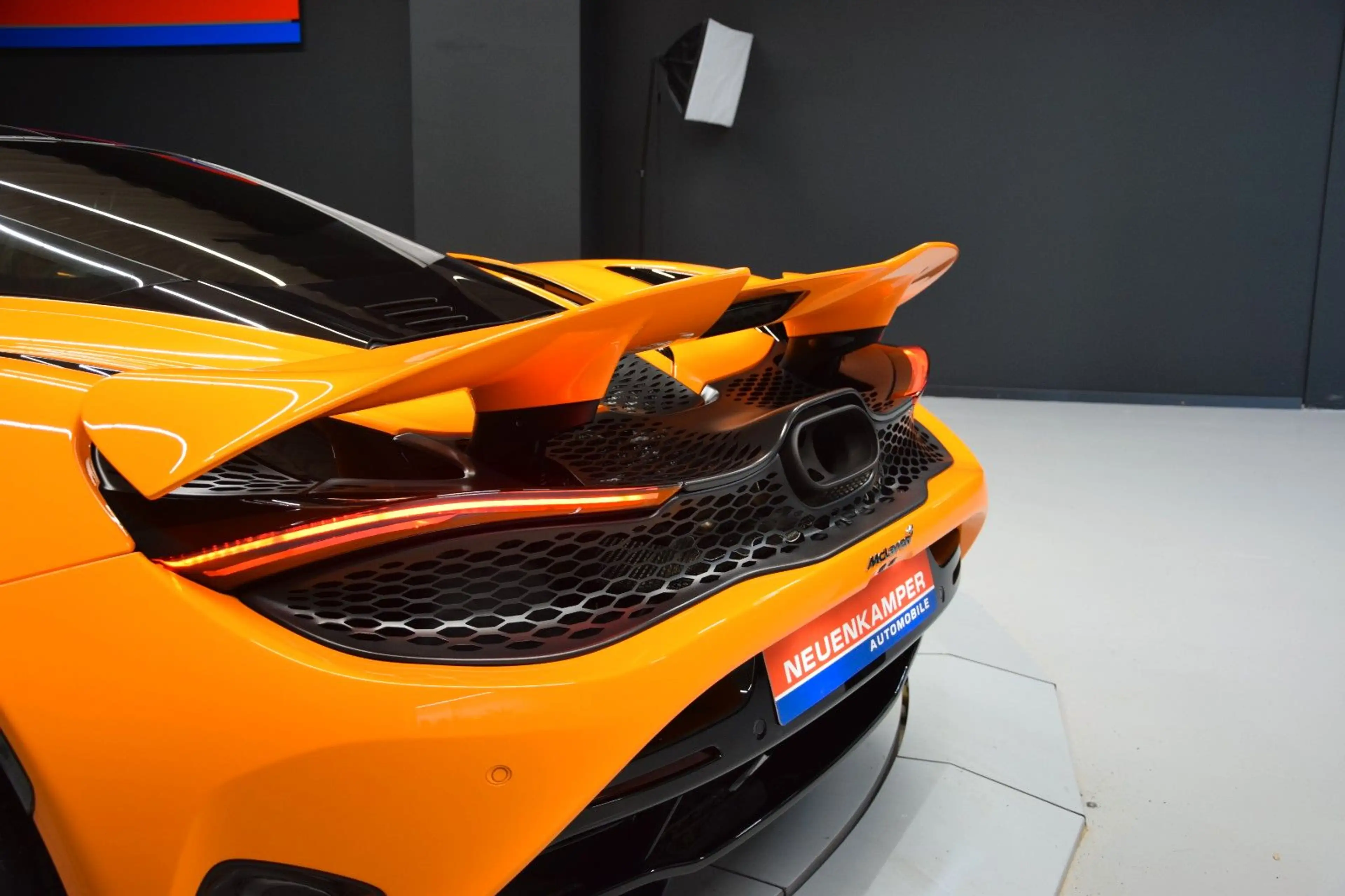 McLaren 750S Black Pack / Lift Schale B&W Aero Kamera — photo 6