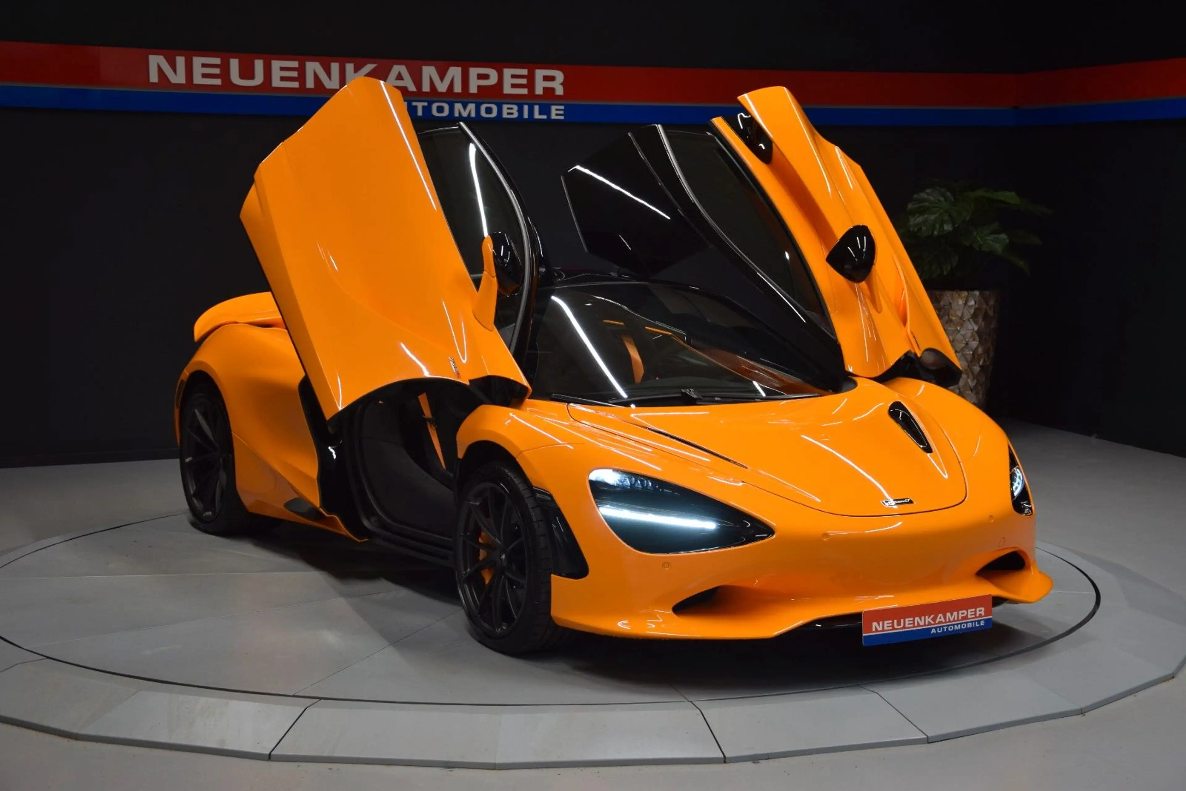 McLaren 750S Black Pack / Lift Schale B&W Aero Kamera