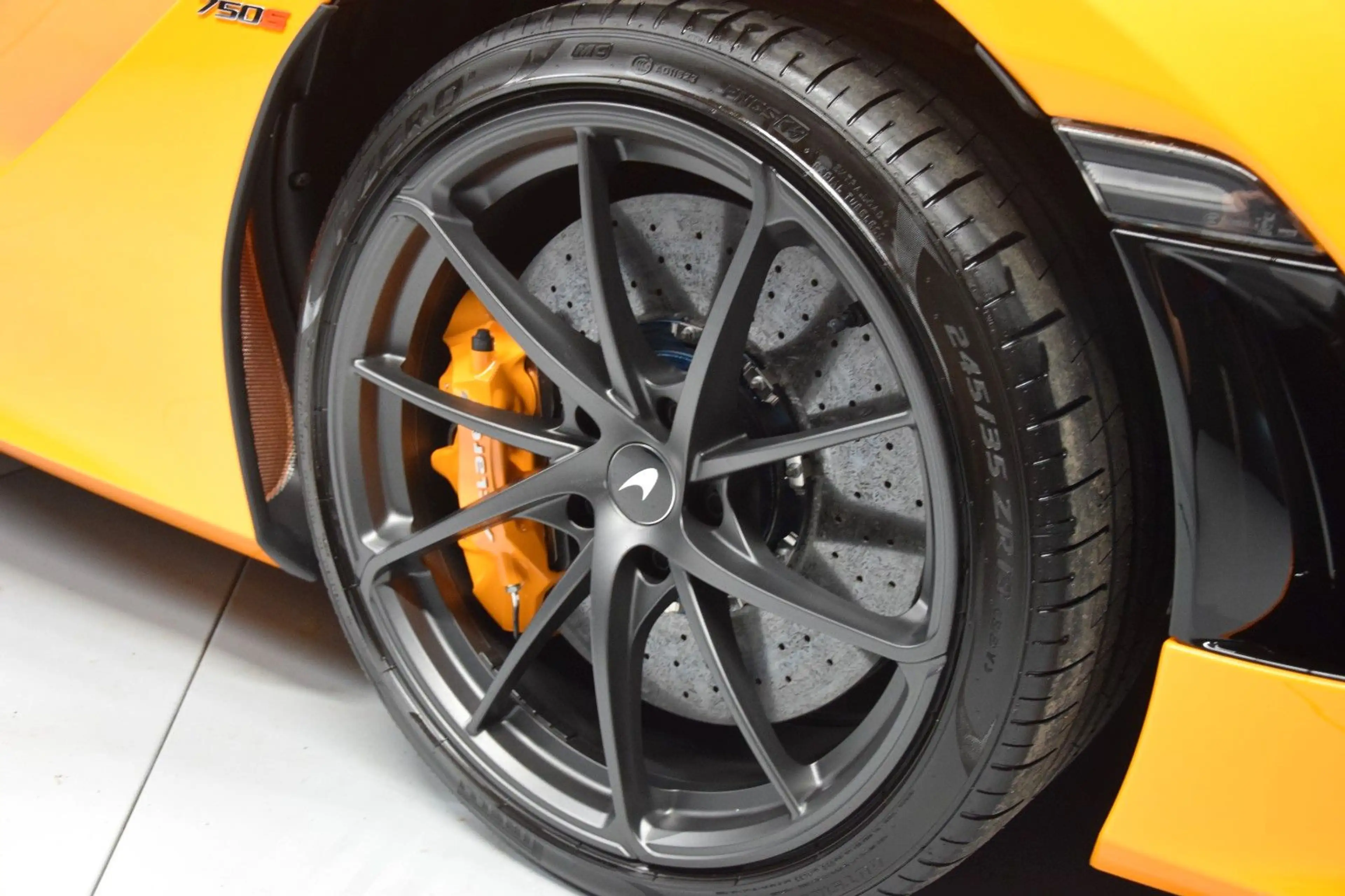 McLaren 750S Black Pack / Lift Schale B&W Aero Kamera — photo 13