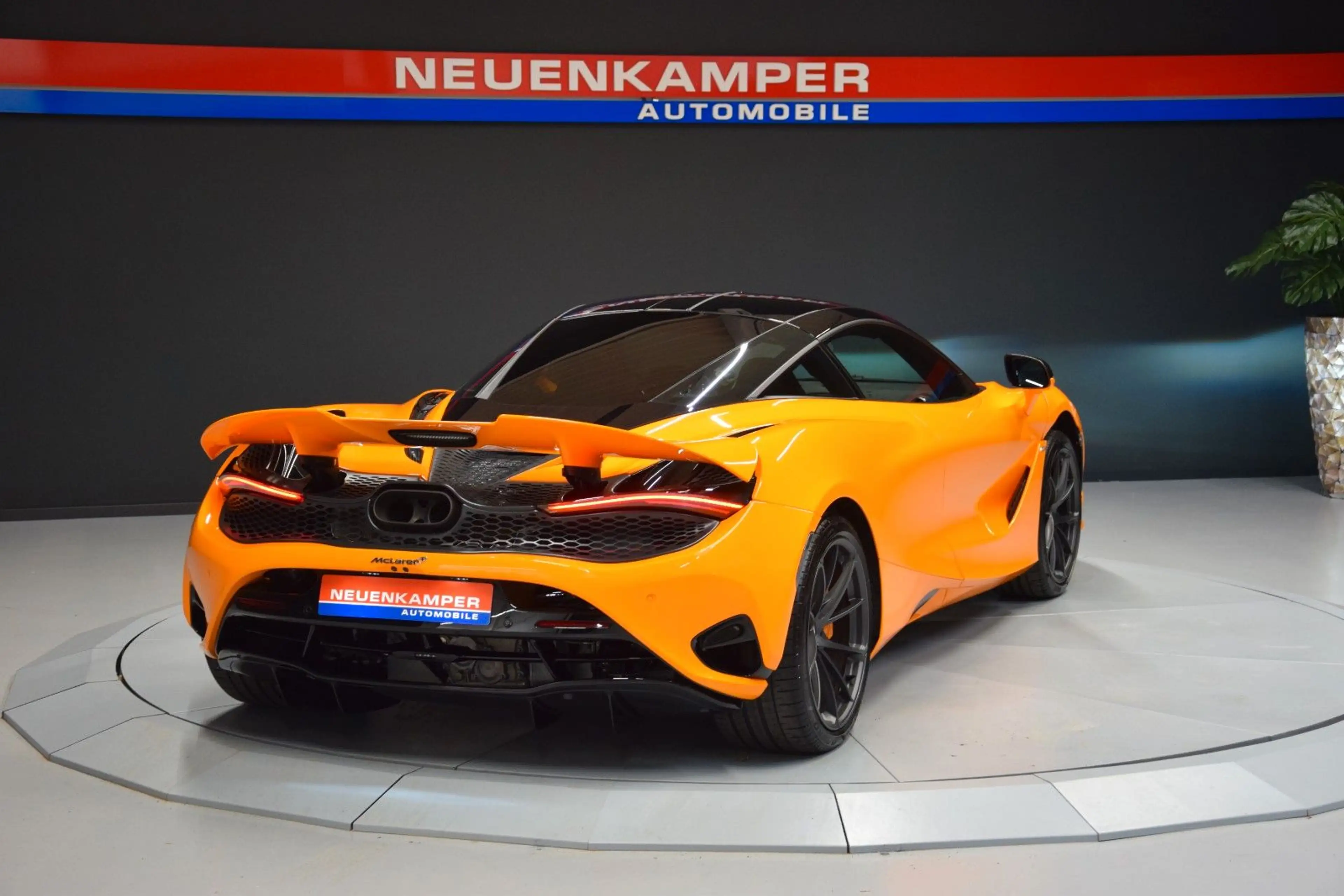 McLaren 750S Black Pack / Lift Schale B&W Aero Kamera — photo 9