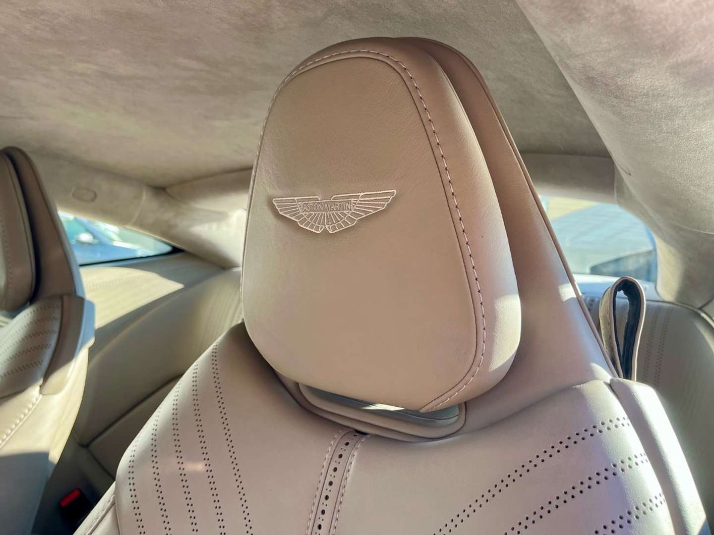 Aston Martin DB11 Coupé 5.2 V12 Launch Edition -  - Joinsteer - #4