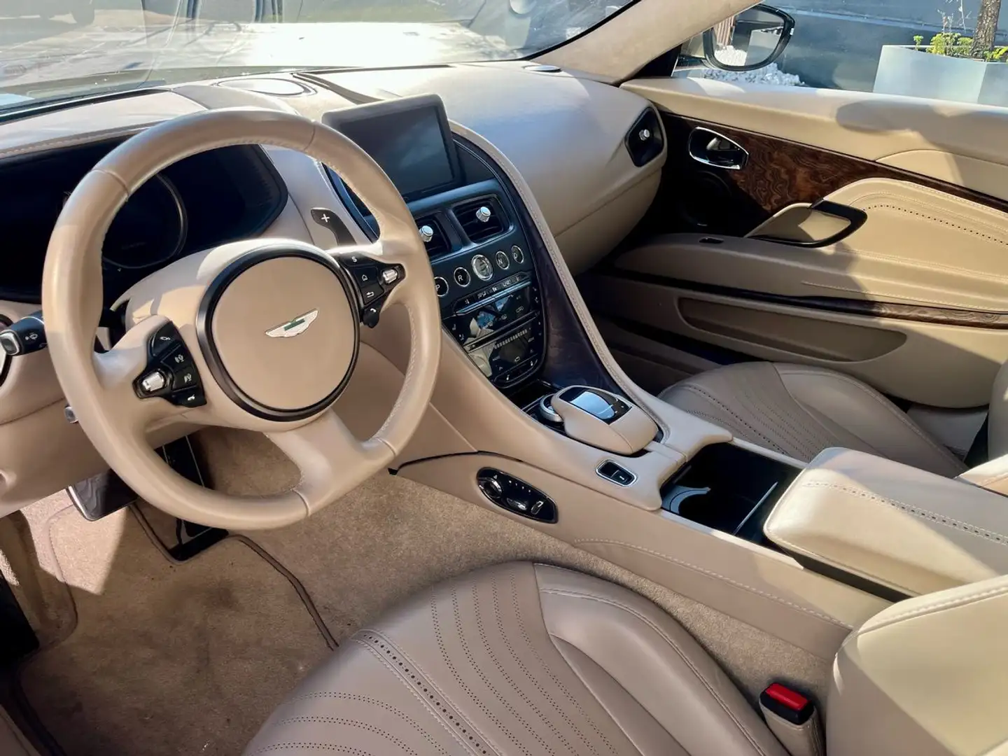 Aston Martin DB11 Coupe 5.2 V12 Launch Edition auto Vert - 2