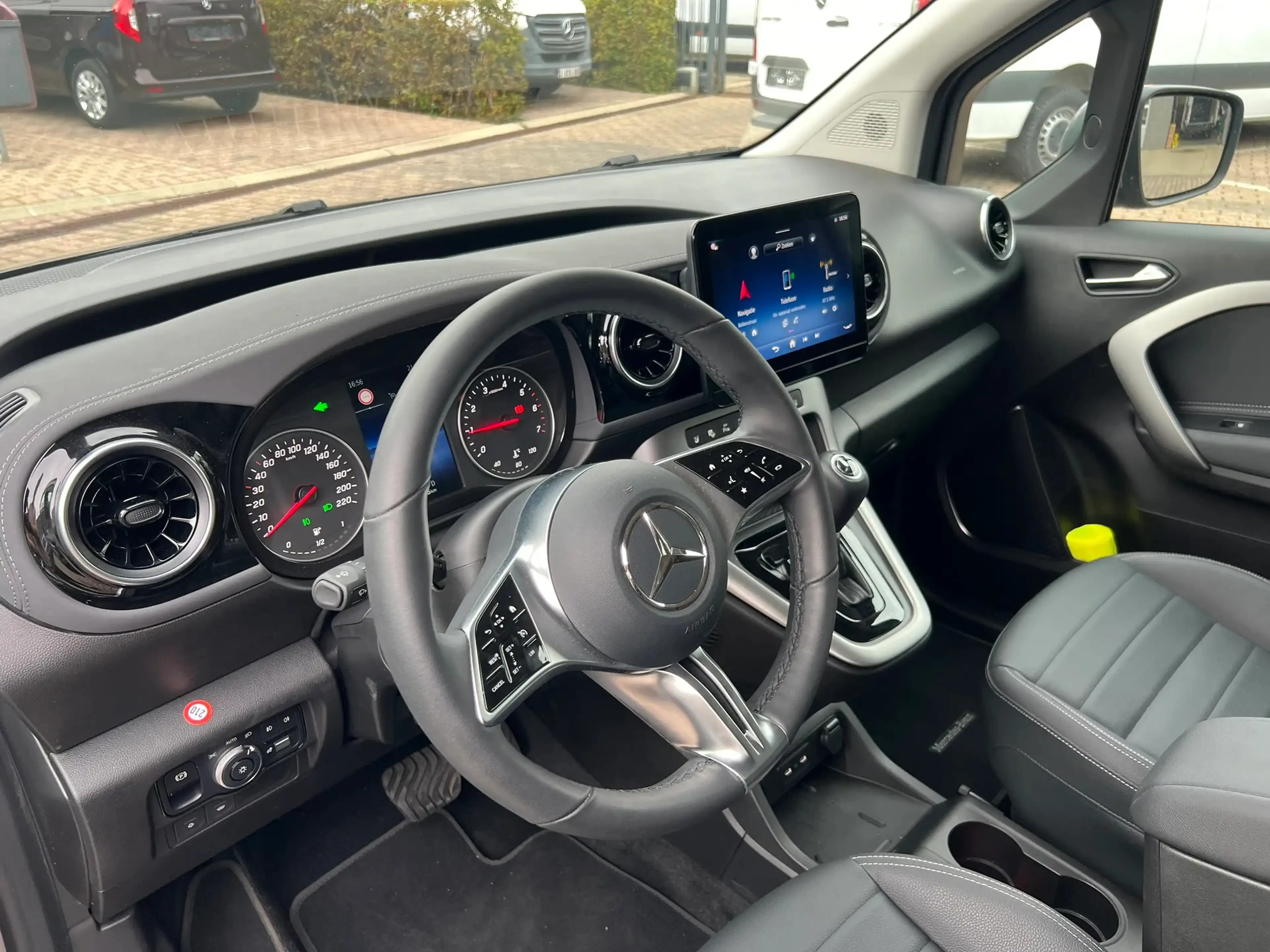 Mercedes-Benz T-Class 180 L2 FWD AUTO (30.500€ex.) — photo 14
