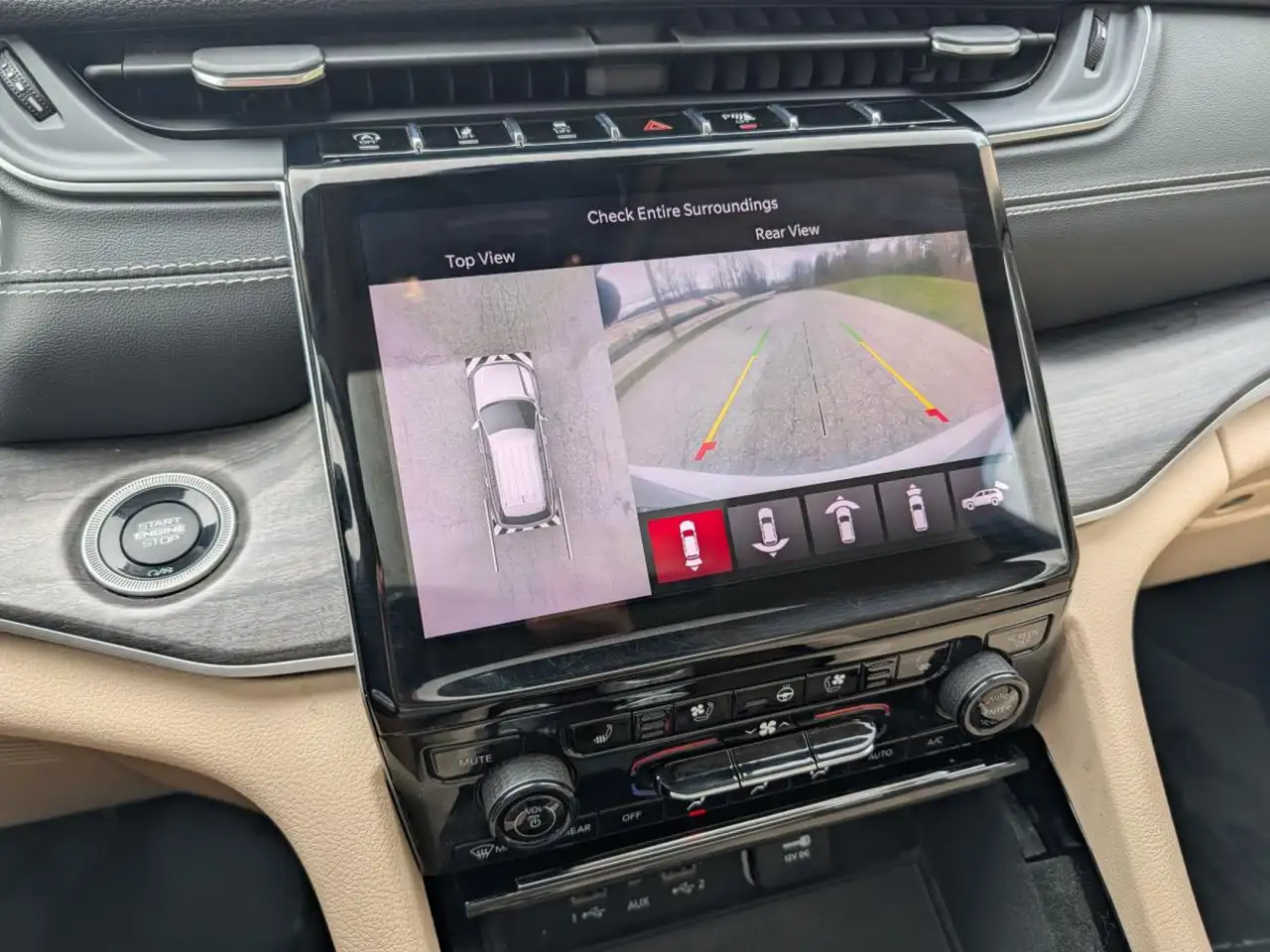 Jeep Grand Cherokee снимка Jeep Grand Cherokee