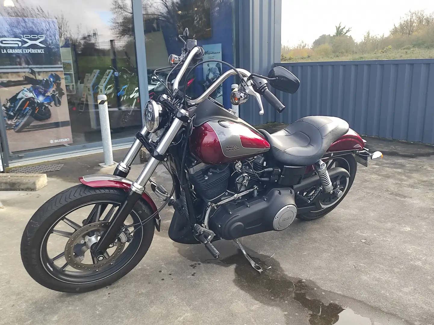 Harley-Davidson Dyna Street Bob Roşu - 2