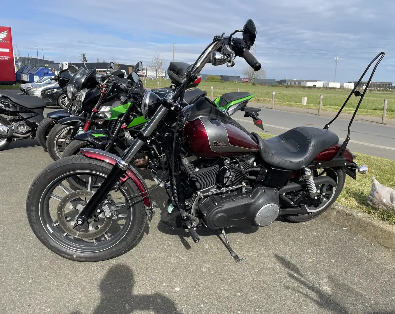 Harley-Davidson Dyna Street Bob Rouge - 1
