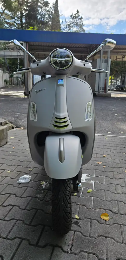 Vespa GTS Super Tech 300 Euro 6 Gris - 2