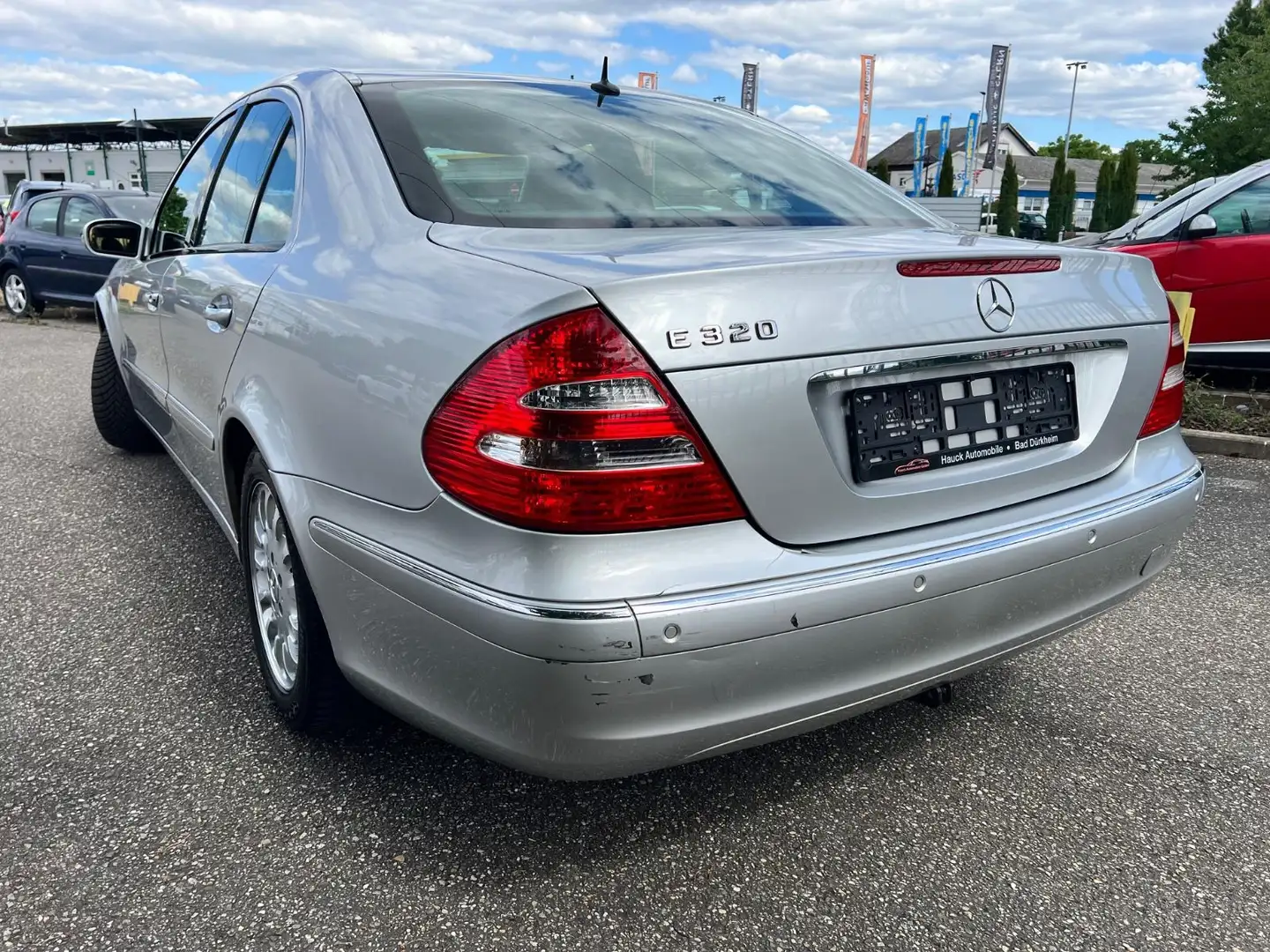 Mercedes-Benz E 320 ELEGANCE Lim./Automatik/Tüv/Leder Stříbrná - 2