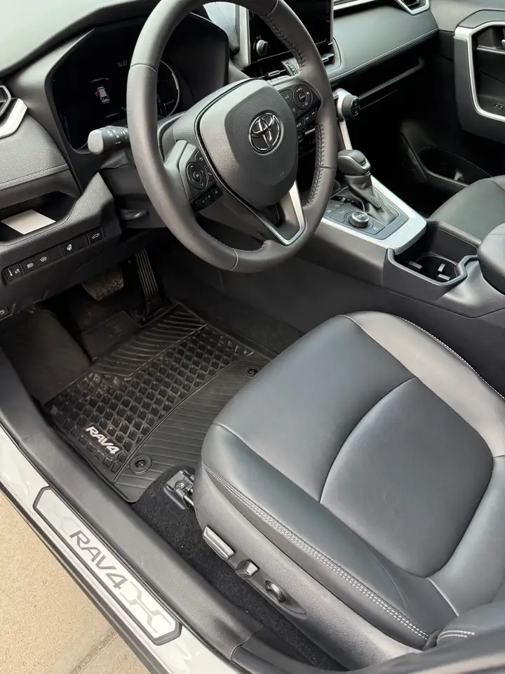 Toyota RAV 4 снимка Toyota RAV 4