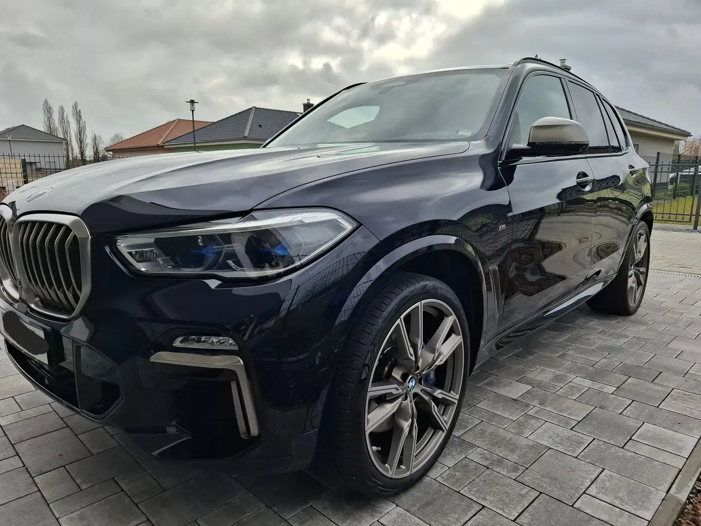BMW X5 M M50d Schwarz - 1