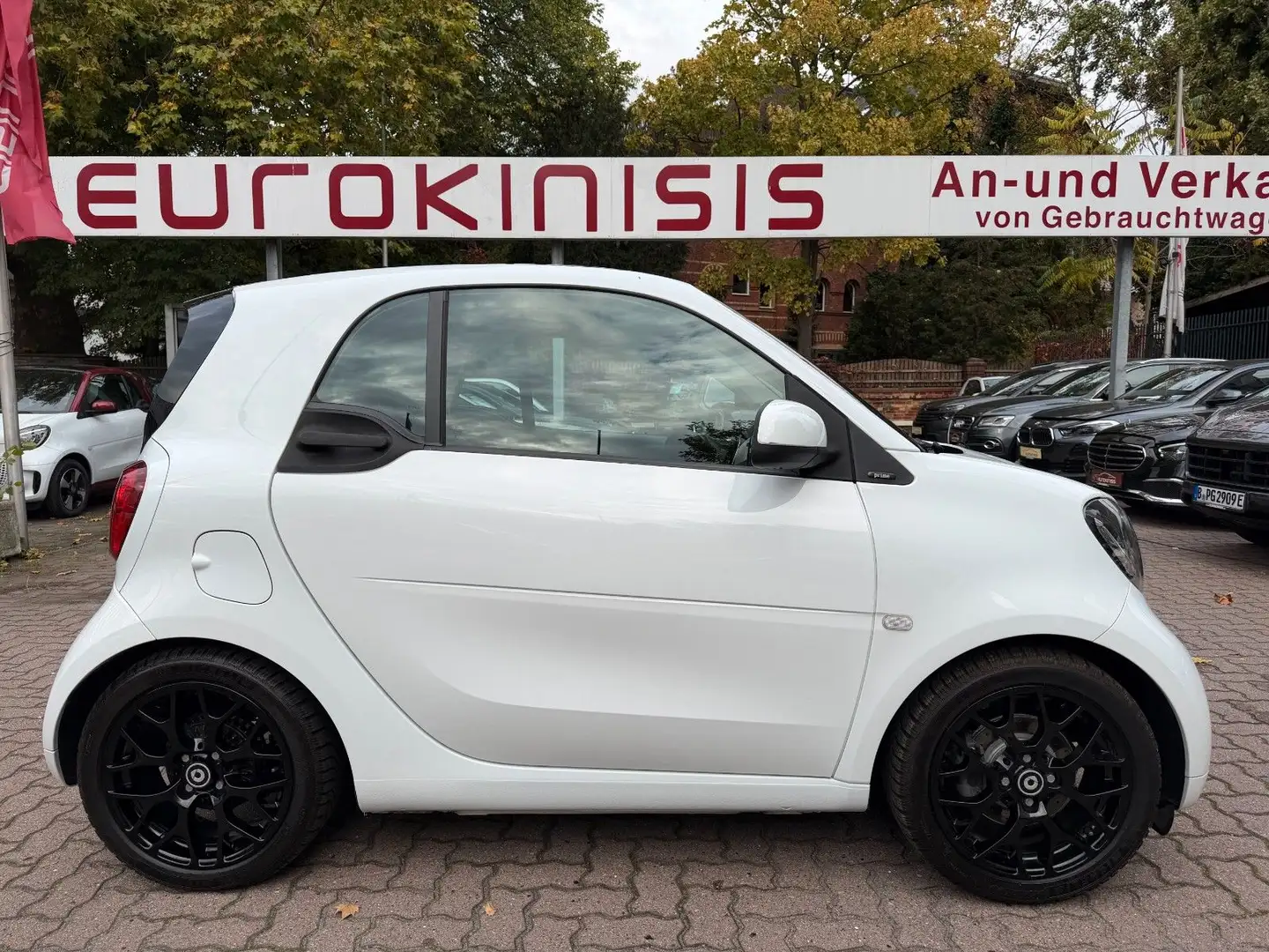 smart forTwo fortwo 66kW DCT prime SPORT*LEDER*NAVI*JBL*KAM Weiß - 1