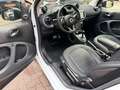 smart forTwo fortwo 66kW DCT prime SPORT*LEDER*NAVI*JBL*KAM Weiß - thumbnail 4