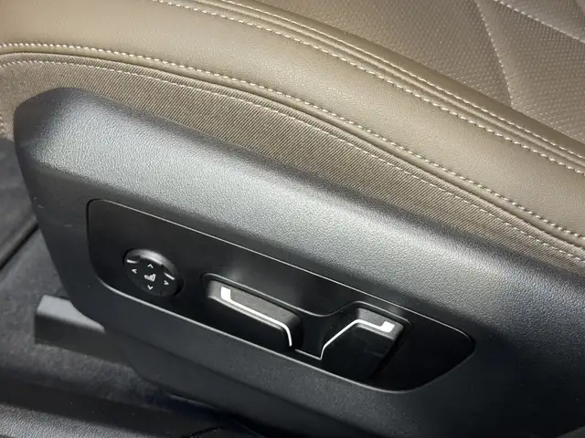 BMW 5 Series view 17