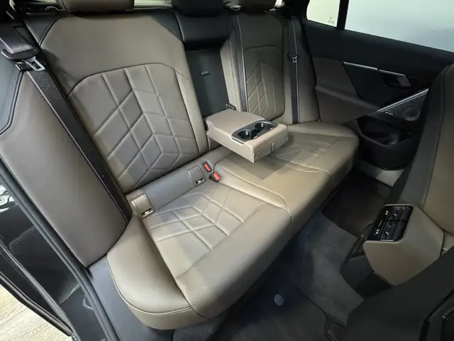 BMW 5 Series view 28