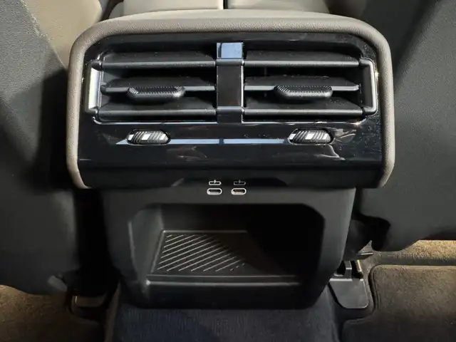 BMW 5 Series view 29
