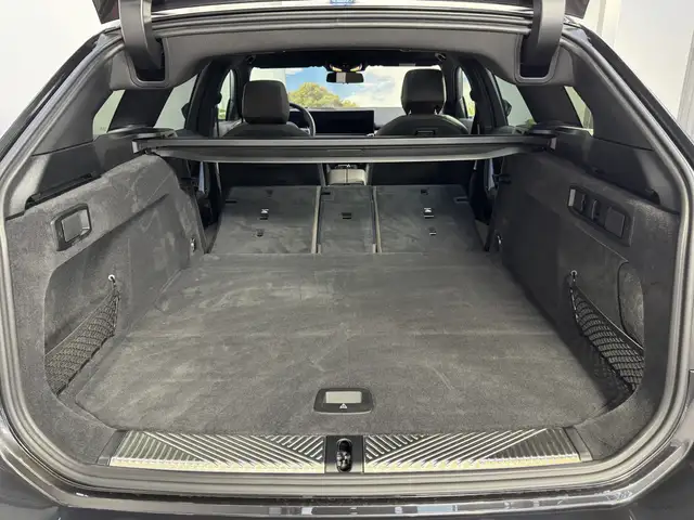 BMW 5 Series view 25