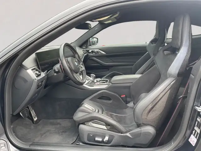BMW M4 view 8