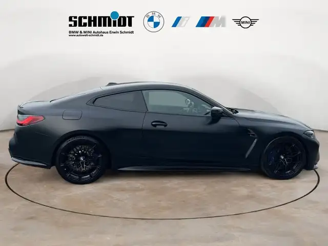 BMW M4 view 5