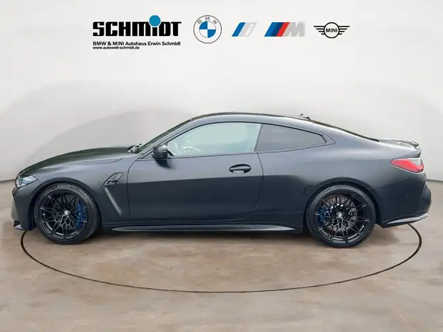 BMW M4 view 3