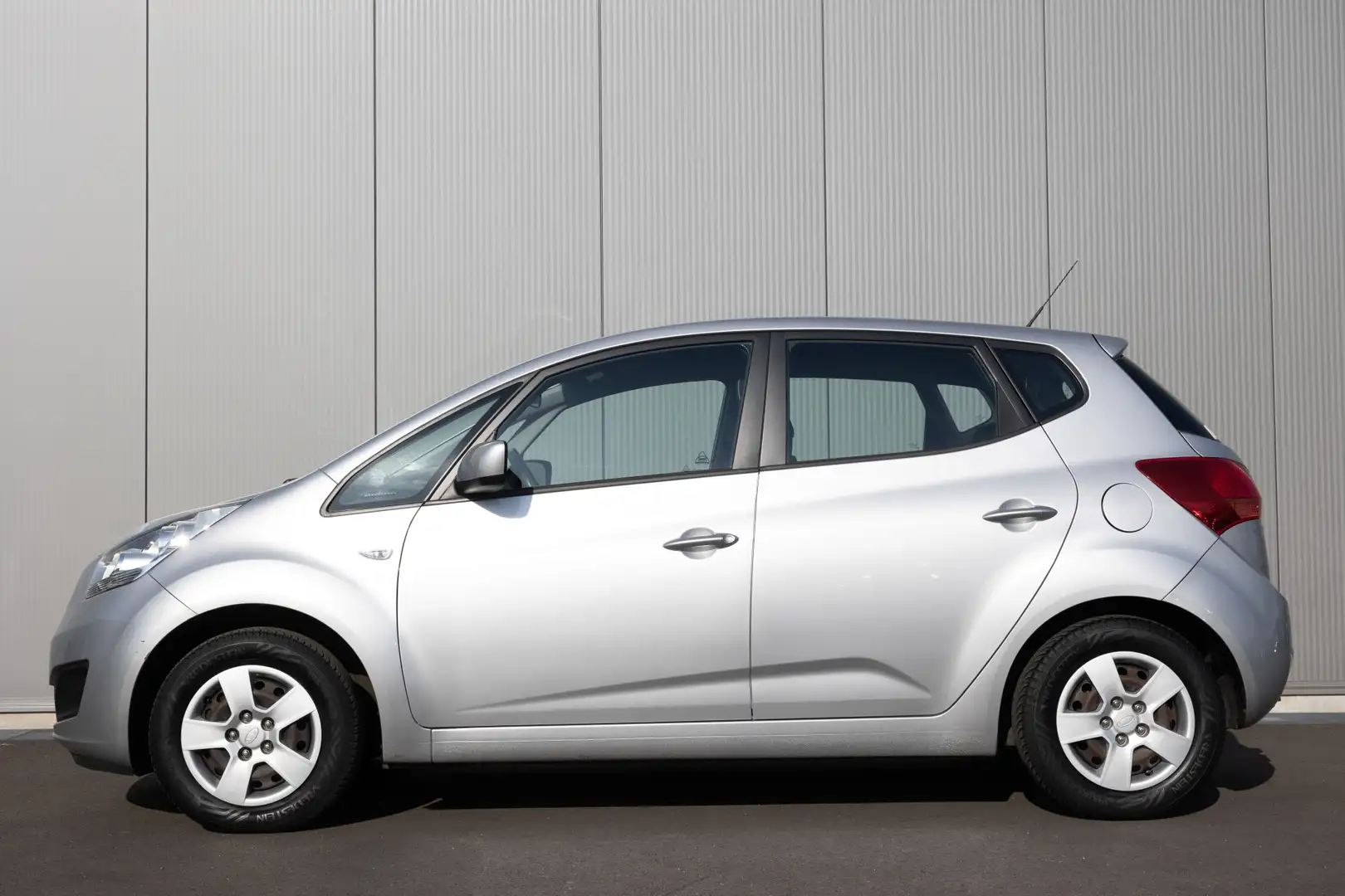 Kia Venga 1.6 CVVT | TREKHAAK | CRUISE CONTROL | AIRCO | NL- Grijs - 2