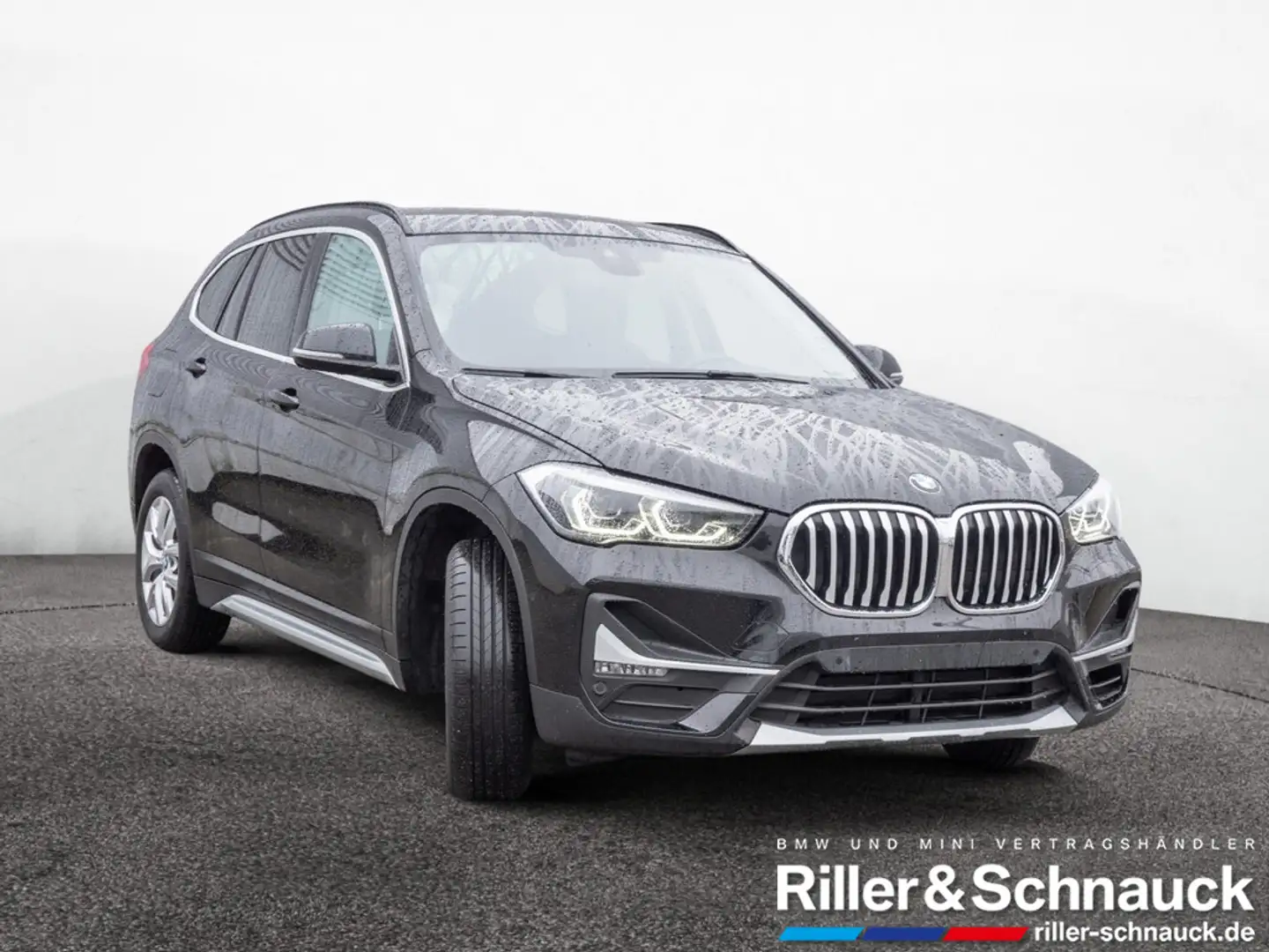 BMW X1 xDrive 20i X-Line AHK+NAVI+LEDER+KAM+KEYLE Schwarz - 2