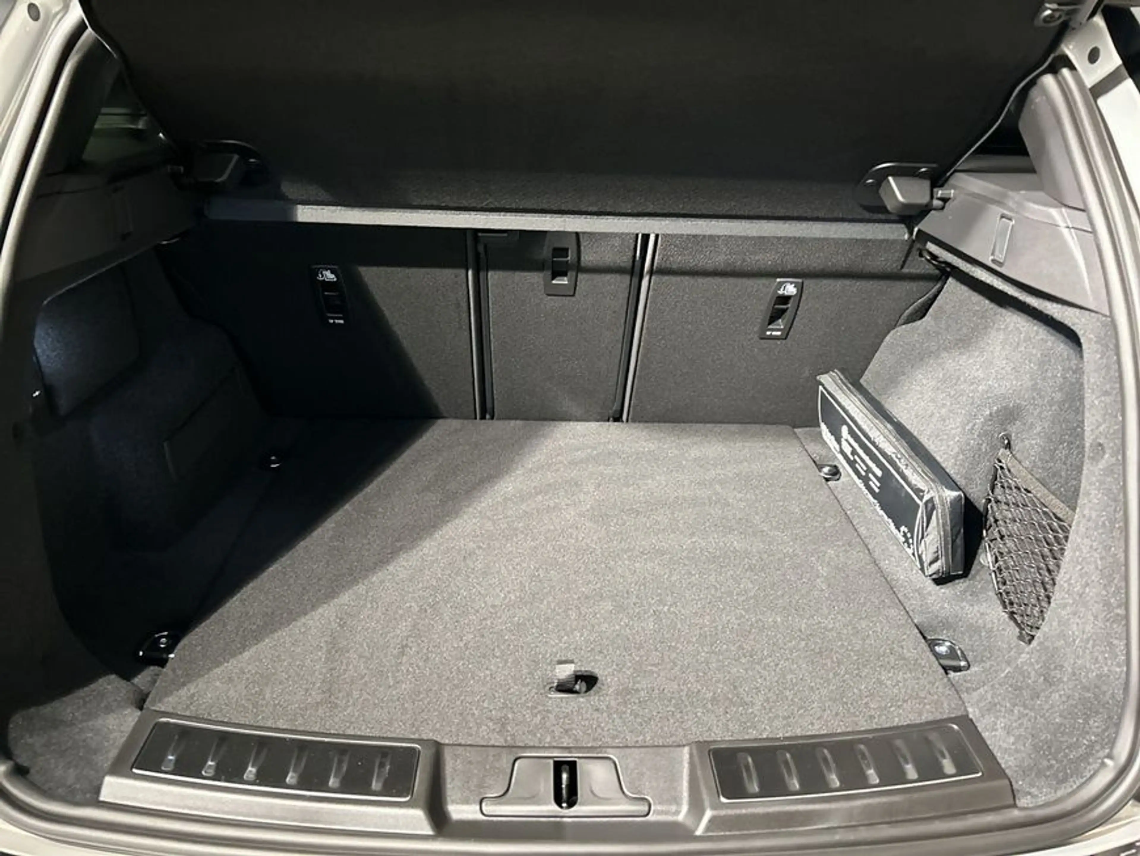 Land Rover Range Rover Evoque P270e Dynamic SE — photo 11